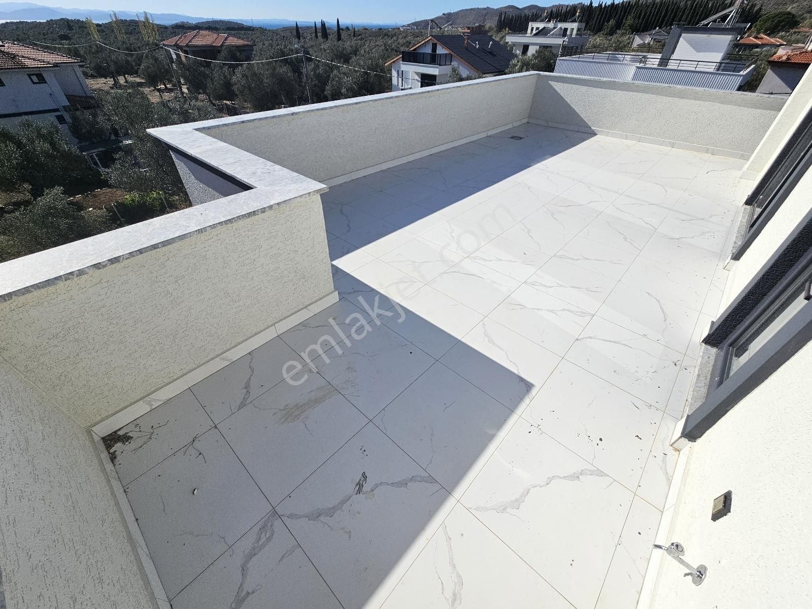 Eu Gayrimenkulden Geniş Bahçeli Deniz Manzaralı 3+2 Villa - Görsel 5