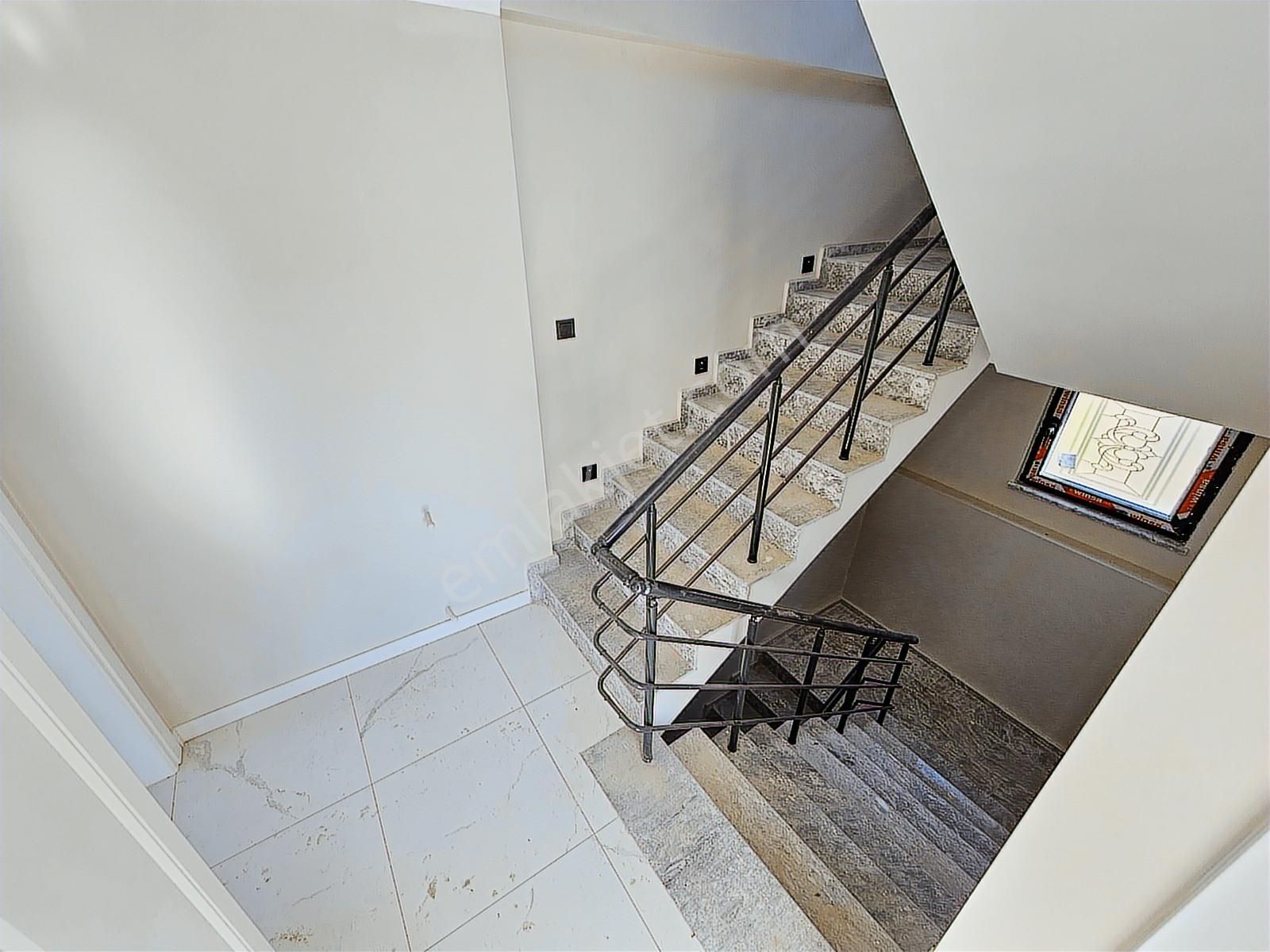 Eu Gayrimenkulden Geniş Bahçeli Deniz Manzaralı 3+2 Villa - Görsel 25