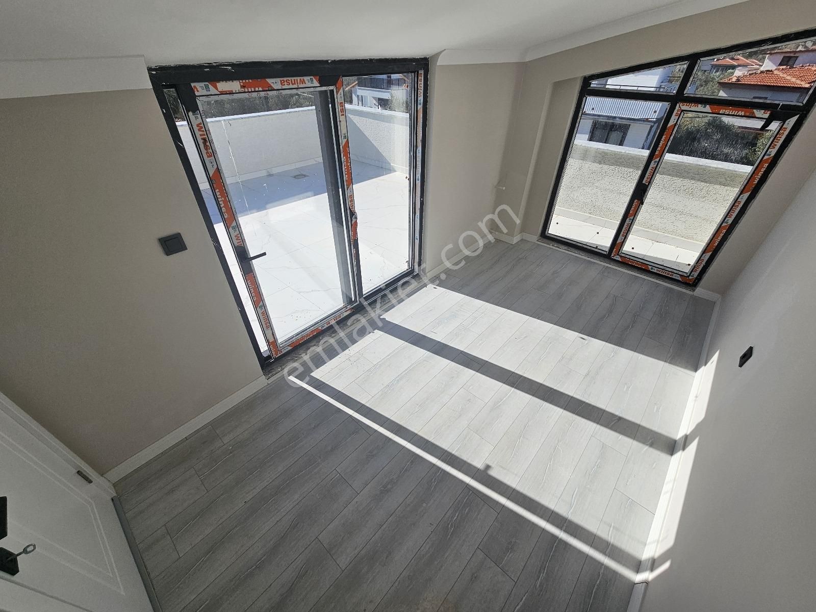 Eu Gayrimenkulden Geniş Bahçeli Deniz Manzaralı 3+2 Villa - Görsel 14