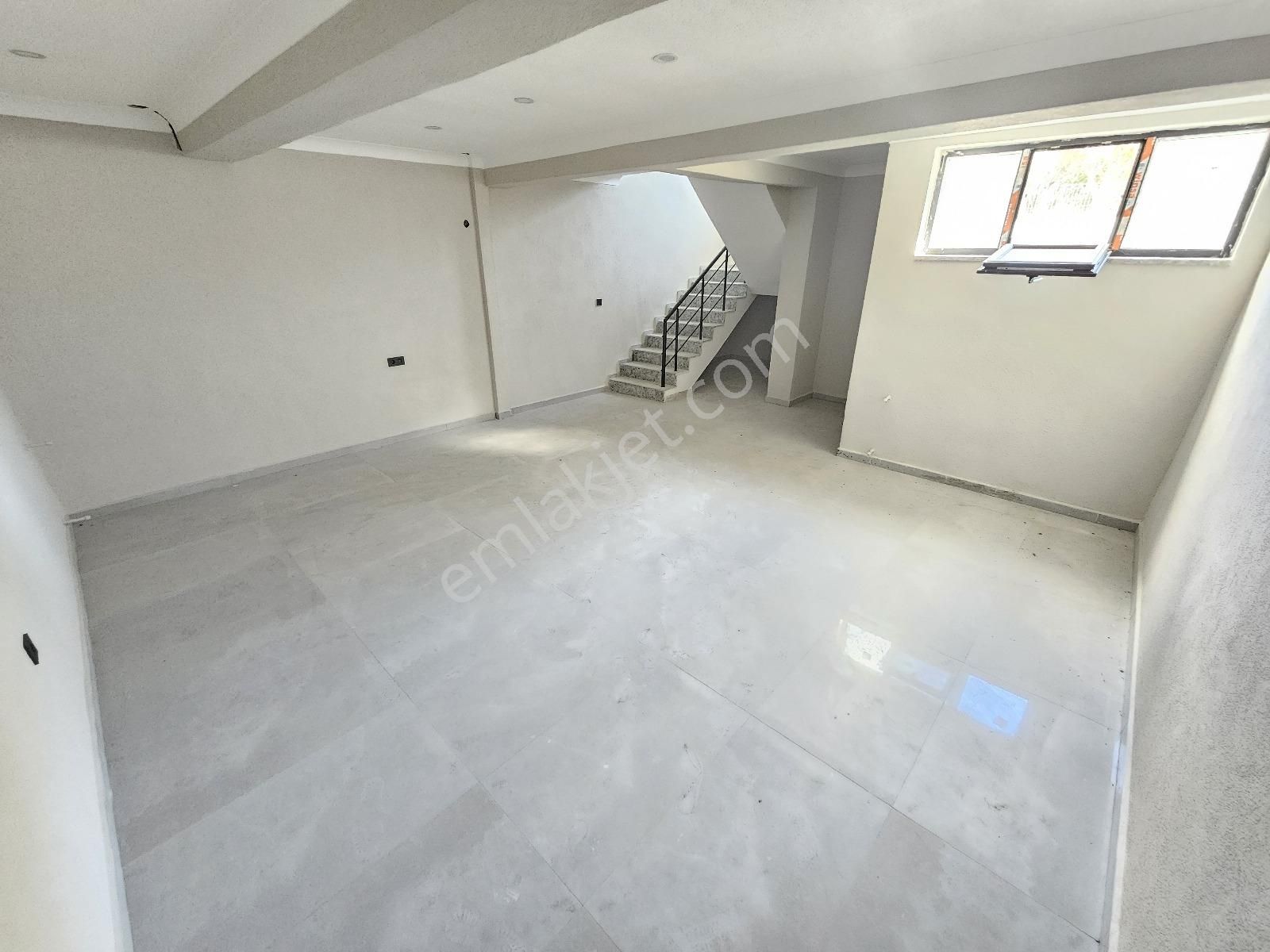 Eu Gayrimenkulden Geniş Bahçeli Deniz Manzaralı 3+2 Villa - Görsel 4