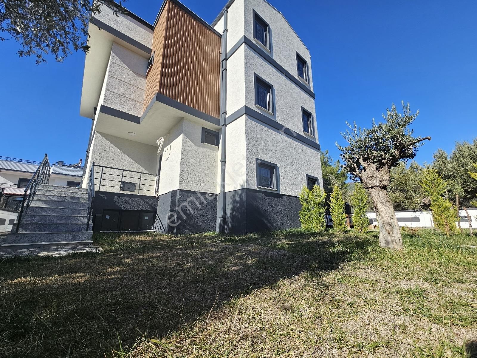 Eu Gayrimenkulden Geniş Bahçeli Deniz Manzaralı 3+2 Villa - Görsel 9