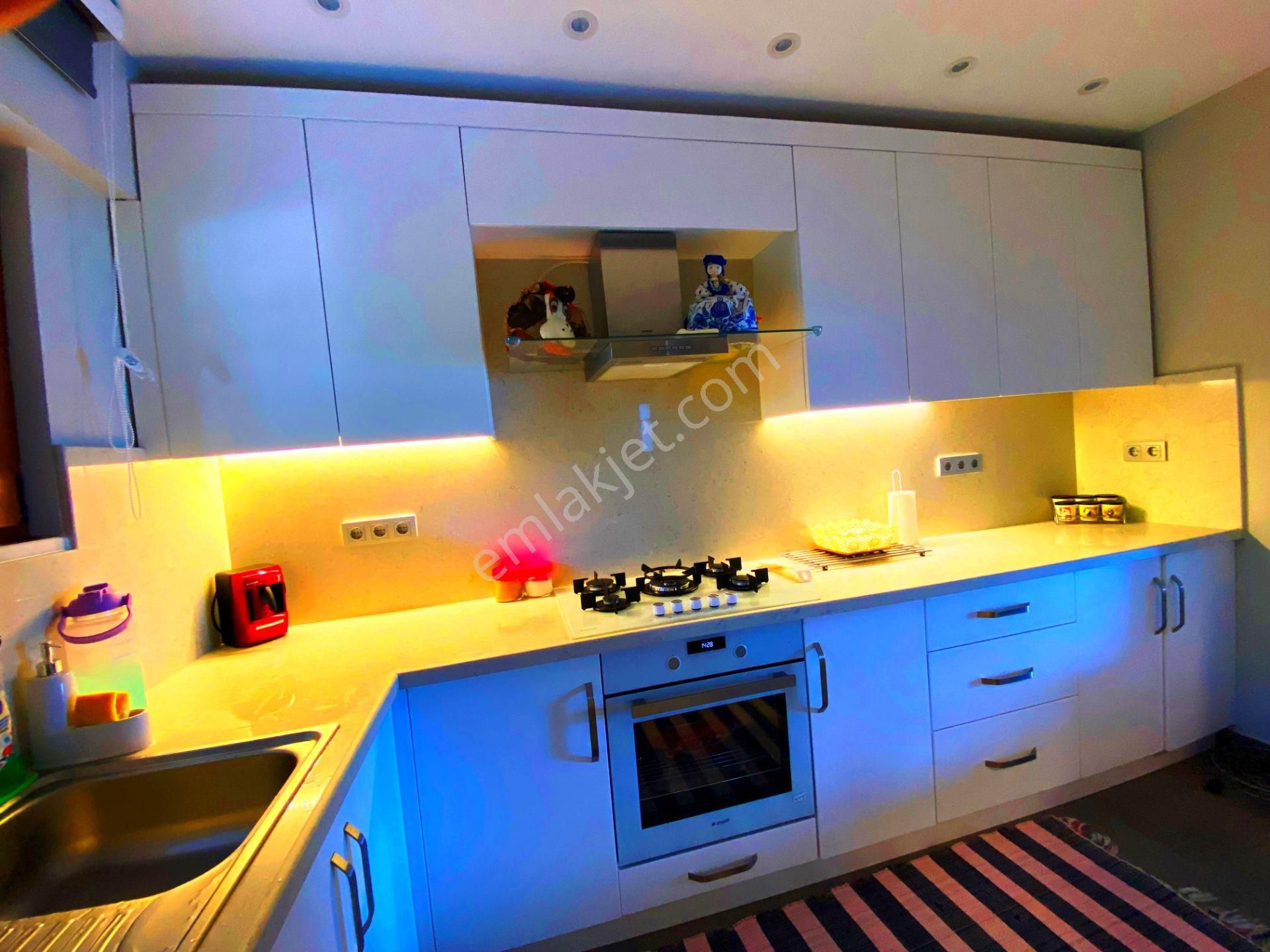 Erdek Denize 100 Mt.130m2 Eşyalı 3 Katlı Kiracısız Satılık Villa - Görsel 16