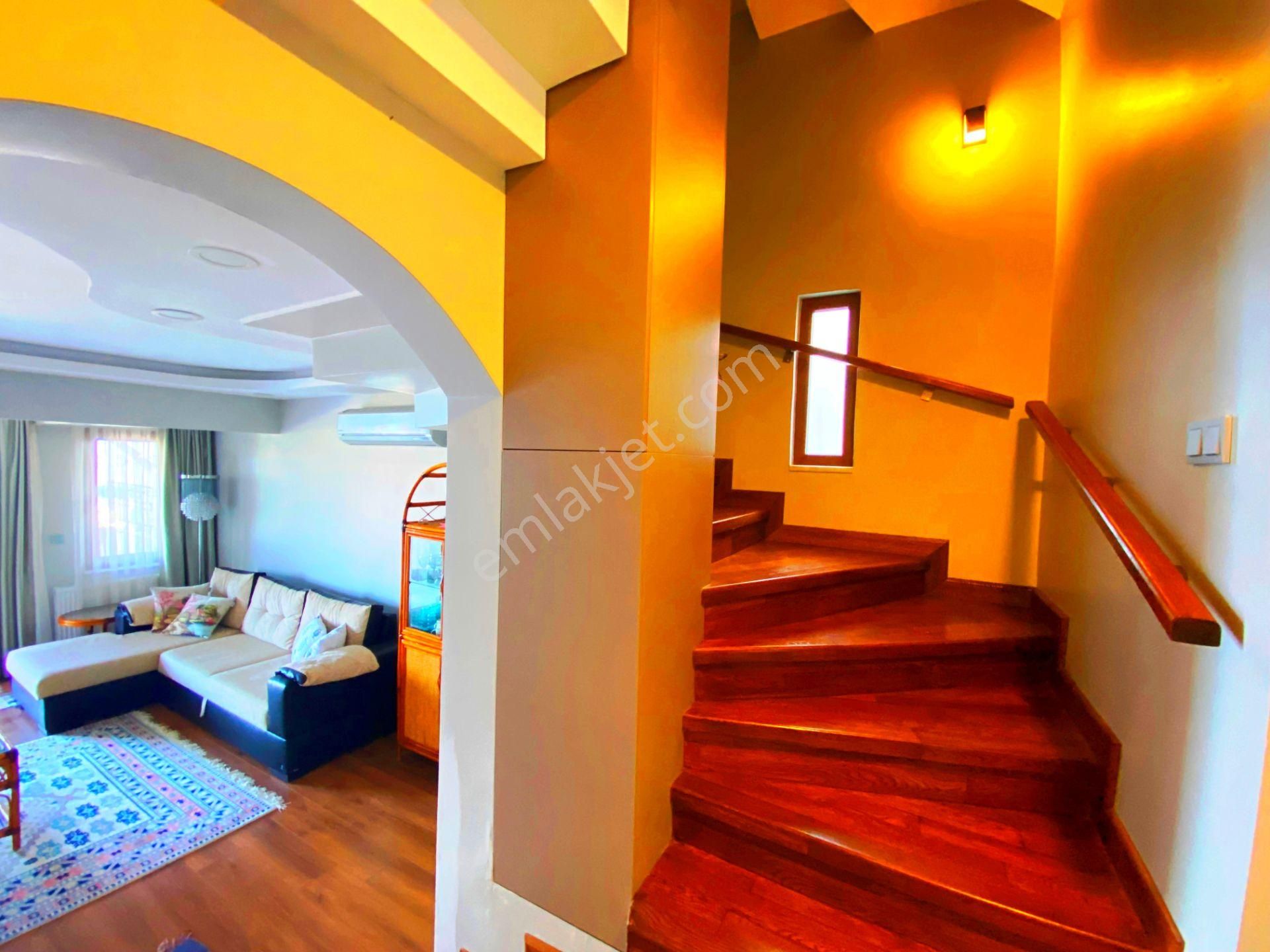 Erdek Denize 100 Mt.130m2 Eşyalı 3 Katlı Kiracısız Satılık Villa - Görsel 12