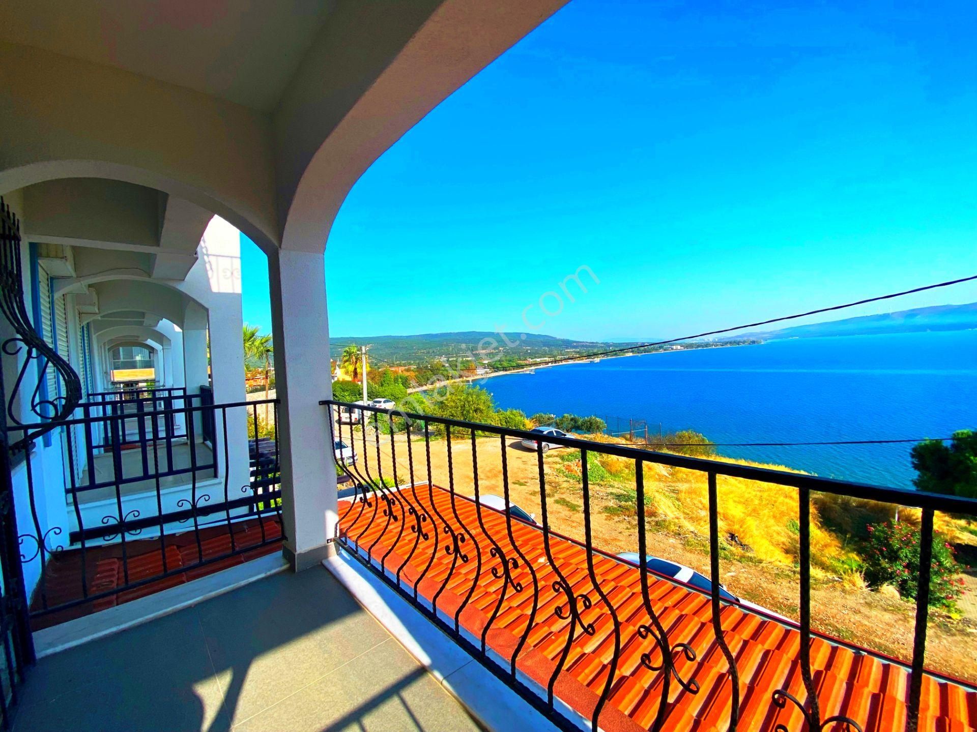 Erdek Denize 100 Mt.130m2 Eşyalı 3 Katlı Kiracısız Satılık Villa