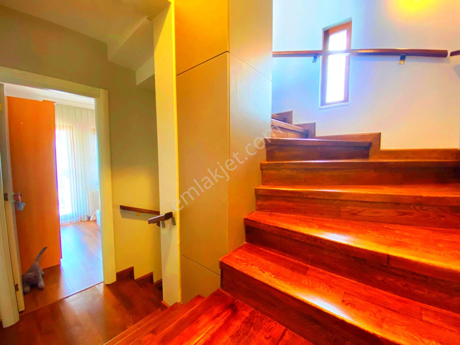 Erdek Denize 100 Mt.130m2 Eşyalı 3 Katlı Kiracısız Satılık Villa - Görsel 15