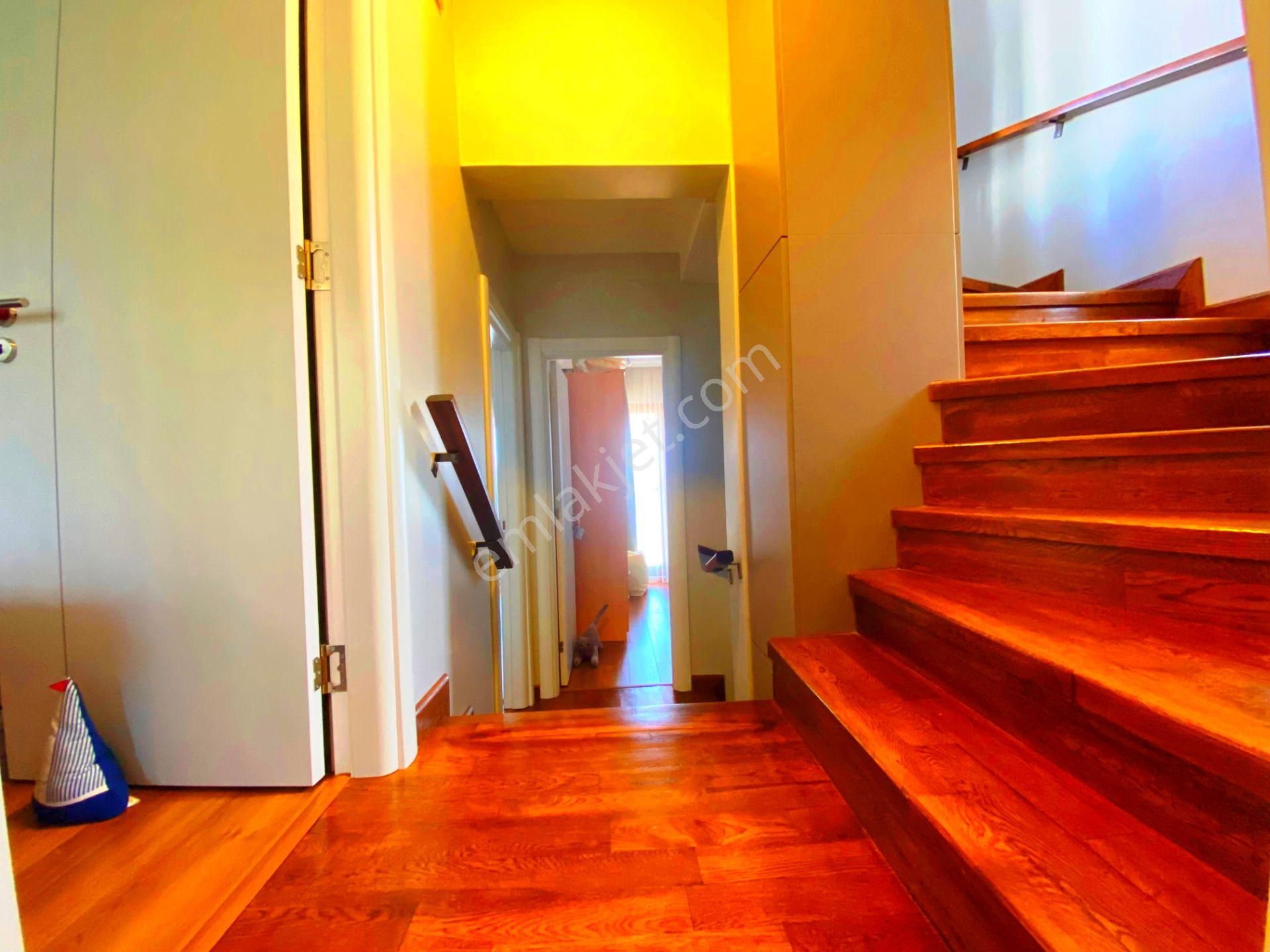 Erdek Denize 100 Mt.130m2 Eşyalı 3 Katlı Kiracısız Satılık Villa - Görsel 14