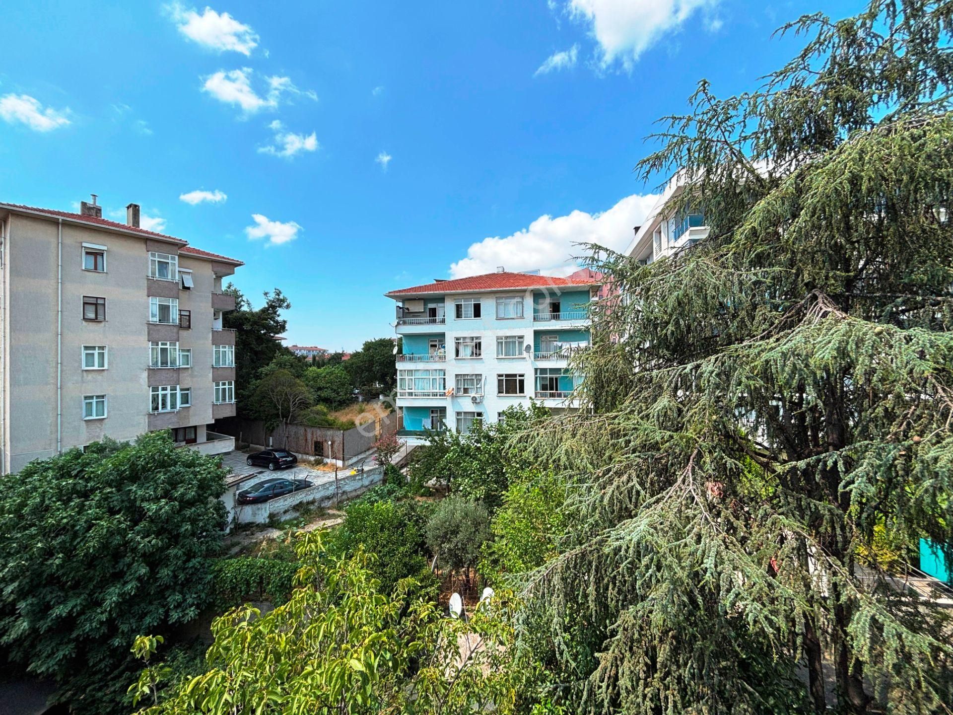 Acıbadem'de Yabancı Satışına Uygun 100m2 Ara Kat Satılık 2+1