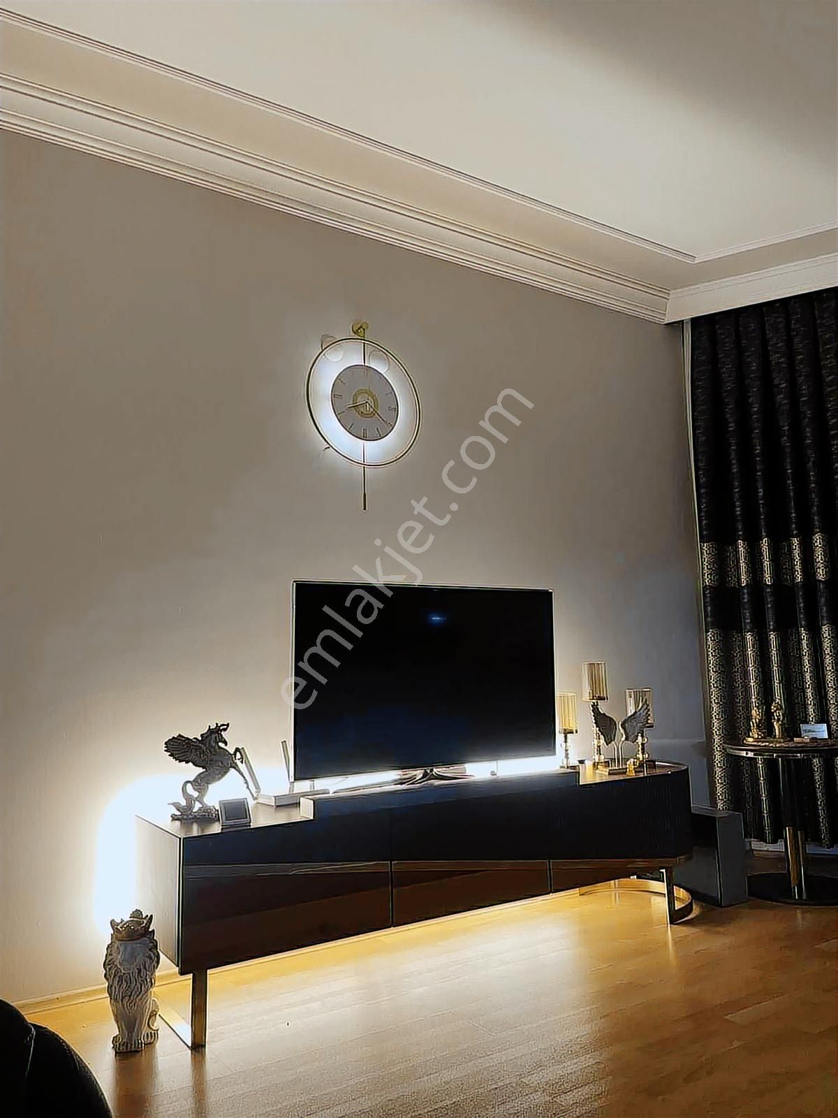 Acil Satılık Çarşı Merkezde 3+1 Kapalı Otoparklı Daire - Görsel 2