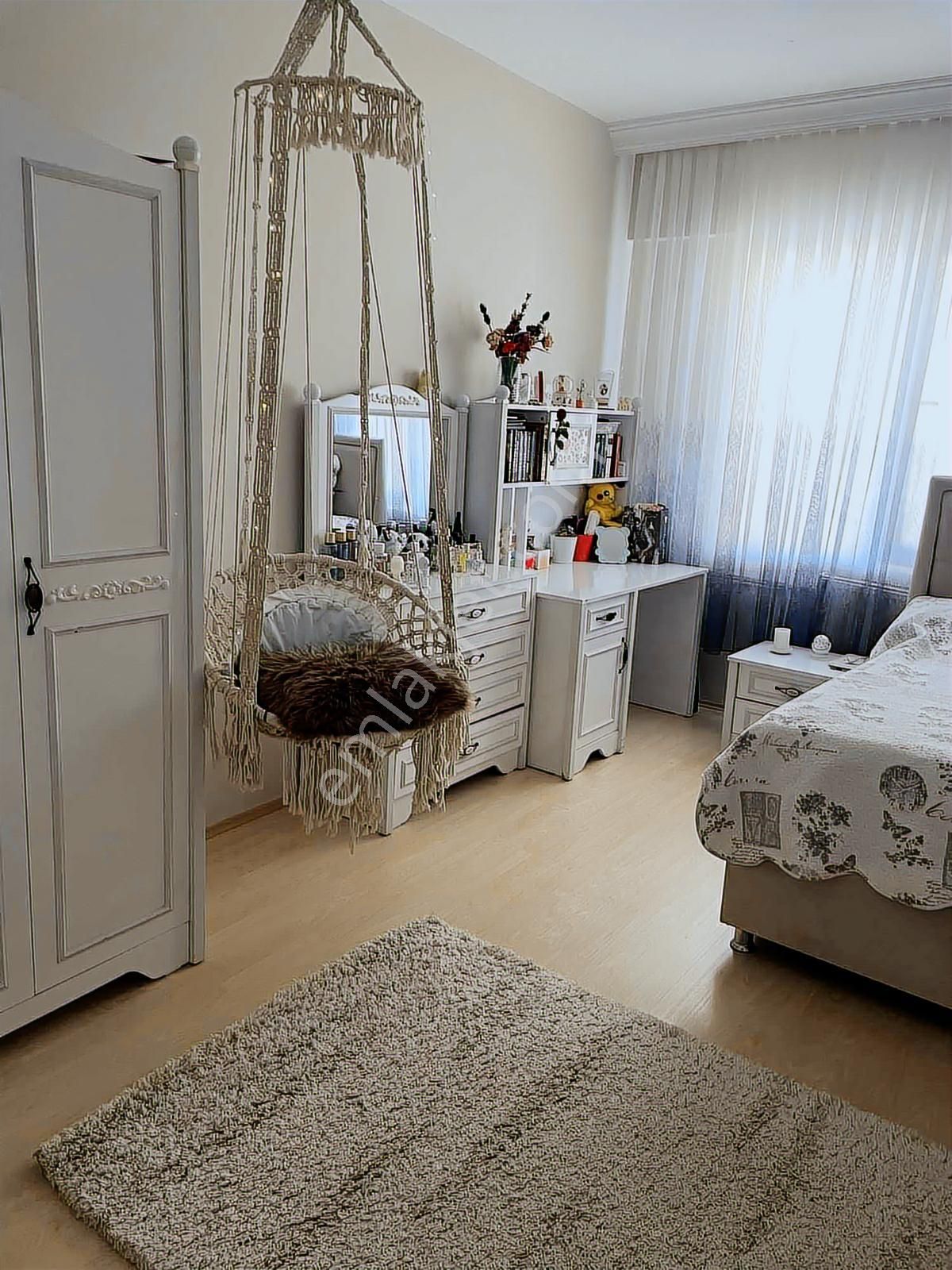 Acil Satılık Çarşı Merkezde 3+1 Kapalı Otoparklı Daire - Görsel 5