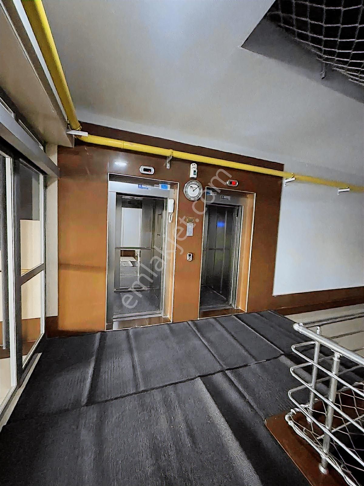 Acil Satılık Çarşı Merkezde 3+1 Kapalı Otoparklı Daire - Görsel 11