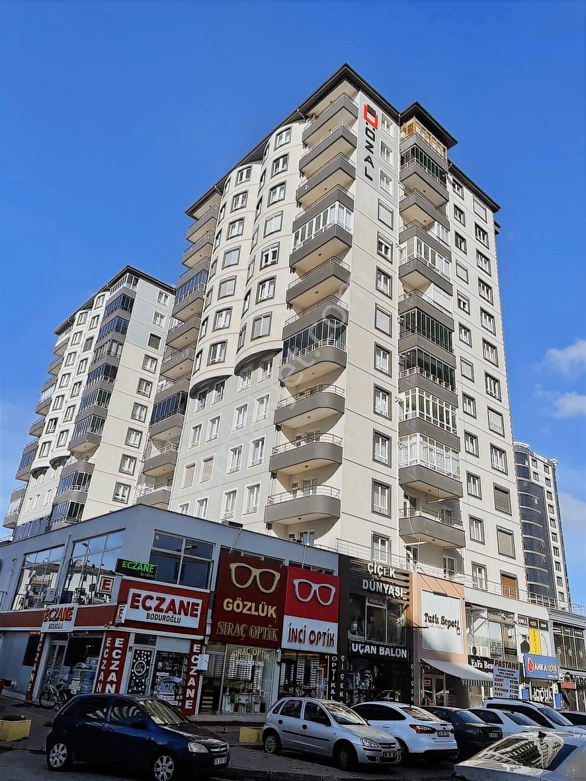 Acil Satılık Çarşı Merkezde 3+1 Kapalı Otoparklı Daire