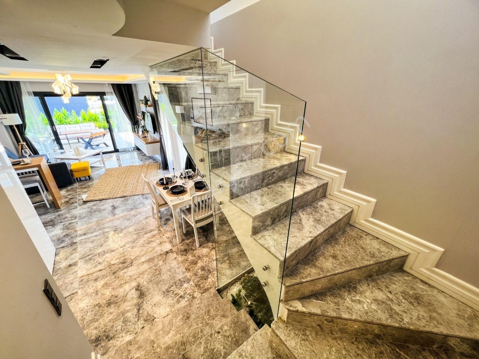 Güzelçamlı'da Havuzlu Sitede Sıfır 3+1 Villa - Görsel 17