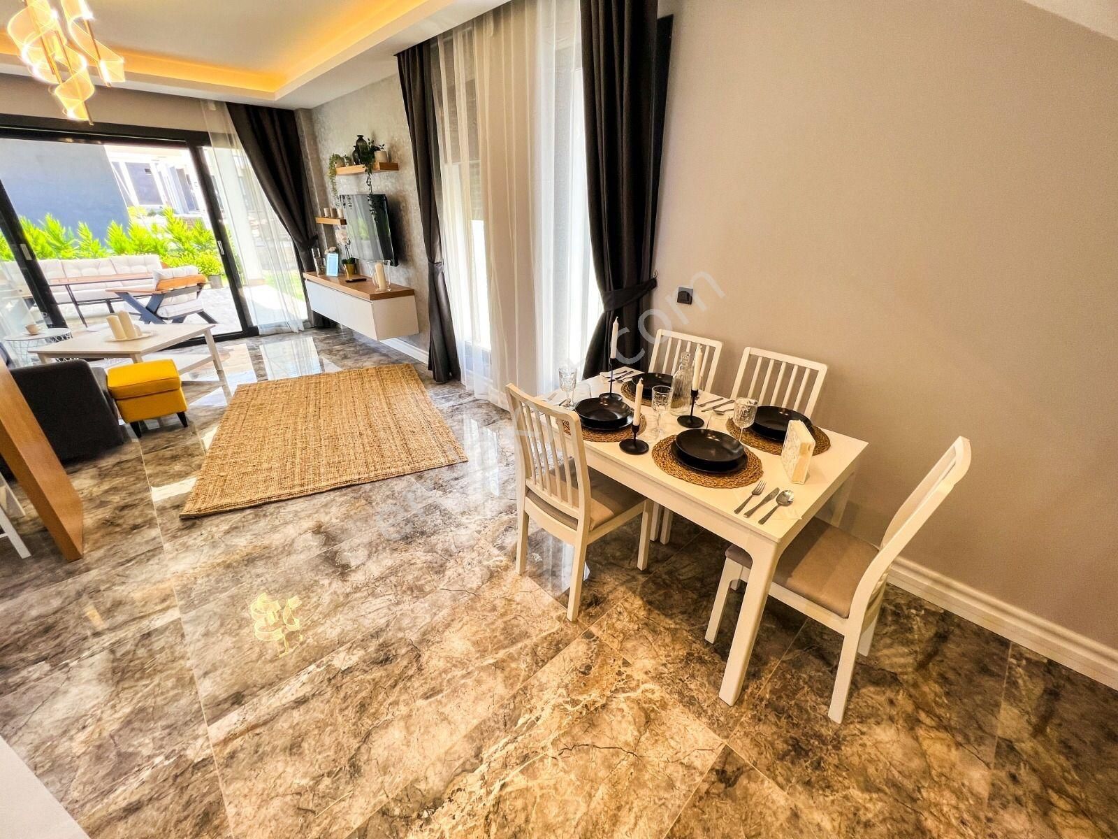 Güzelçamlı'da Havuzlu Sitede Sıfır 3+1 Villa - Görsel 9