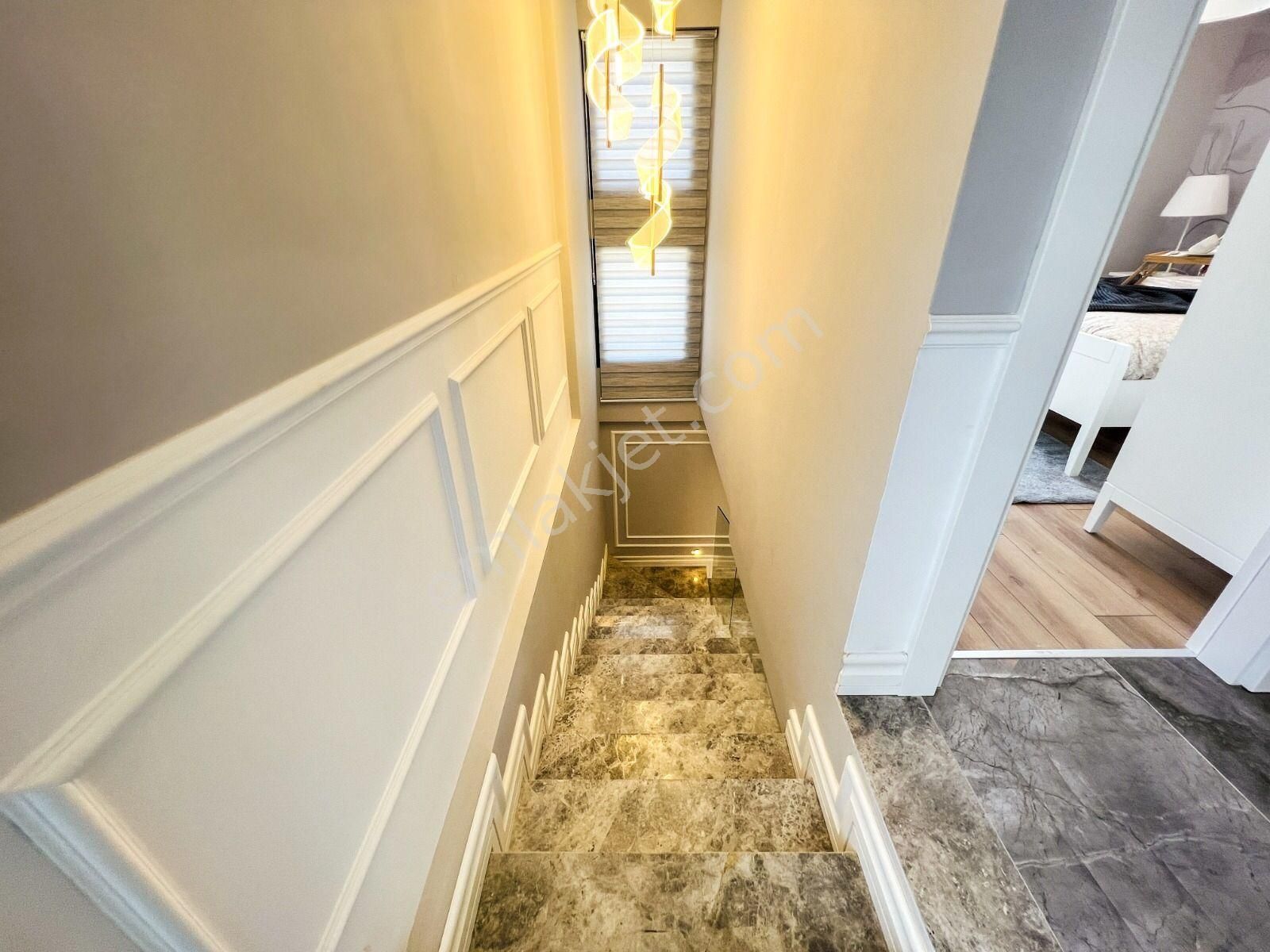 Güzelçamlı'da Havuzlu Sitede Sıfır 3+1 Villa - Görsel 22