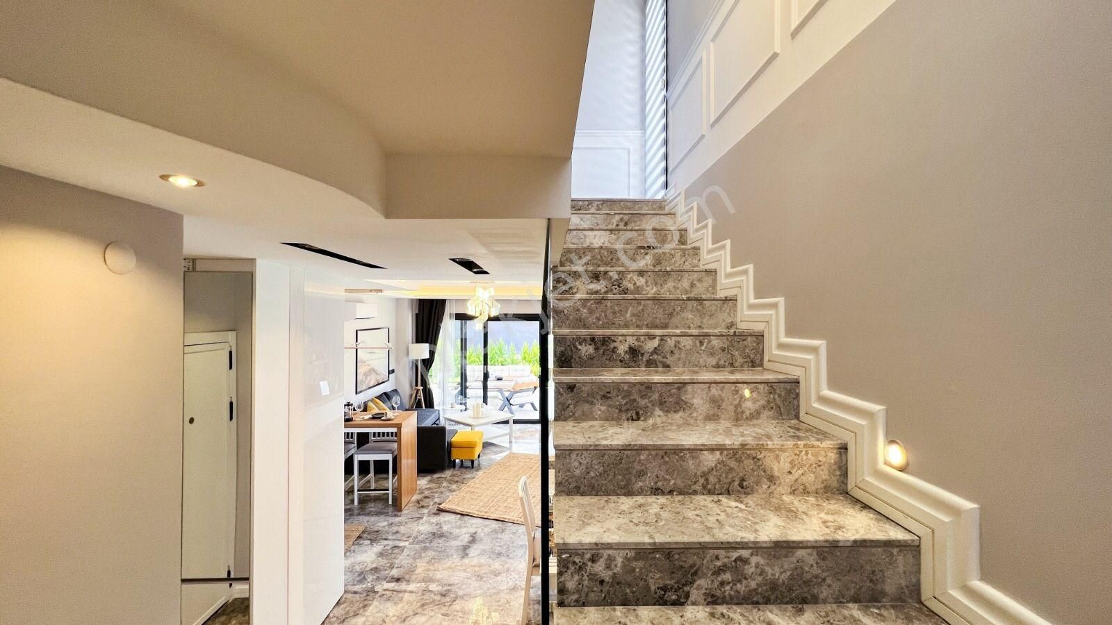 Güzelçamlı'da Havuzlu Sitede Sıfır 3+1 Villa - Görsel 18