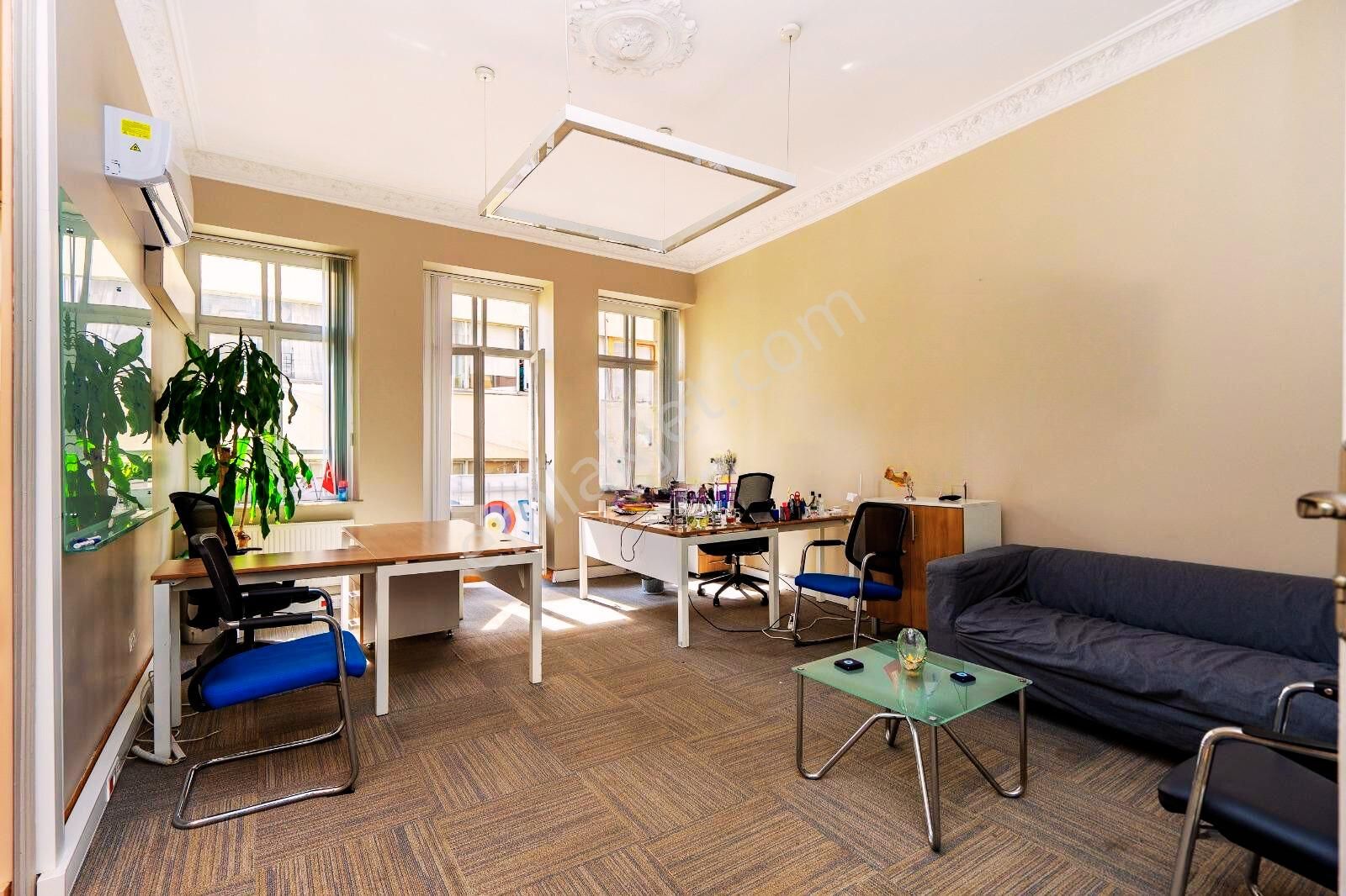 Beyoğlu Odakule'de, İstiklal Caddesine Kiralık İş Yeri - Görsel 11