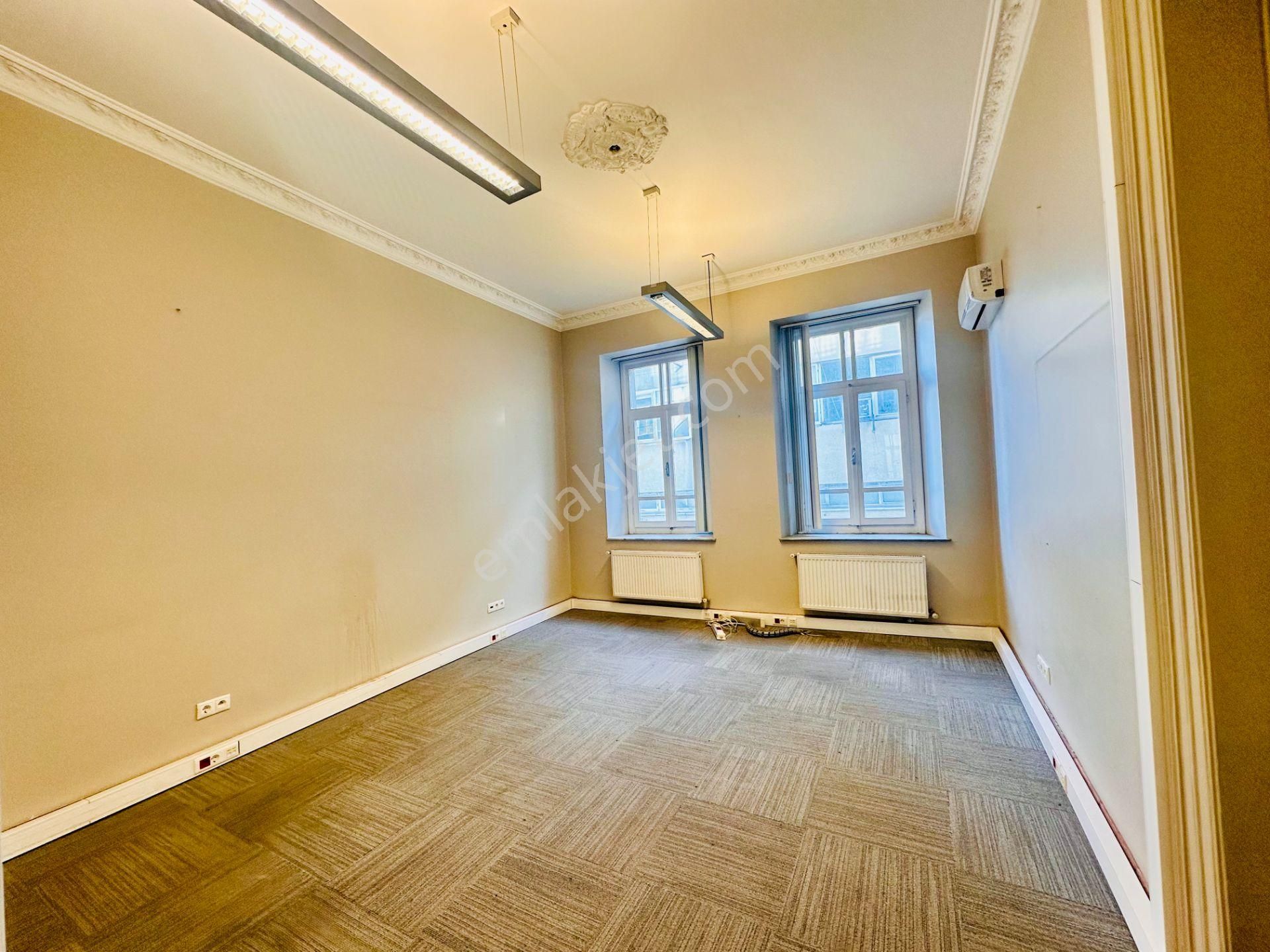 Beyoğlu Odakule'de, İstiklal Caddesine Kiralık İş Yeri - Görsel 13