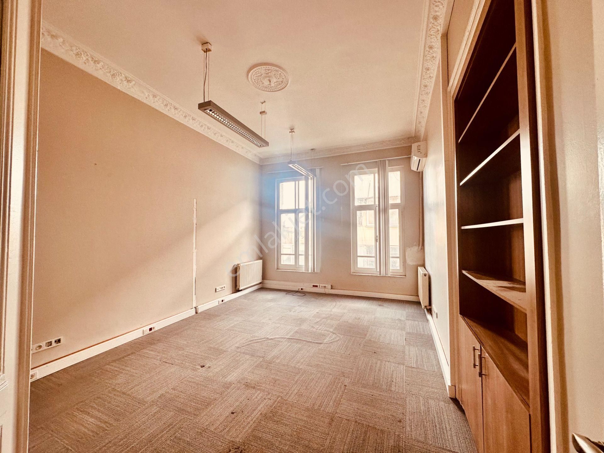 Beyoğlu Odakule'de, İstiklal Caddesine Kiralık İş Yeri - Görsel 14
