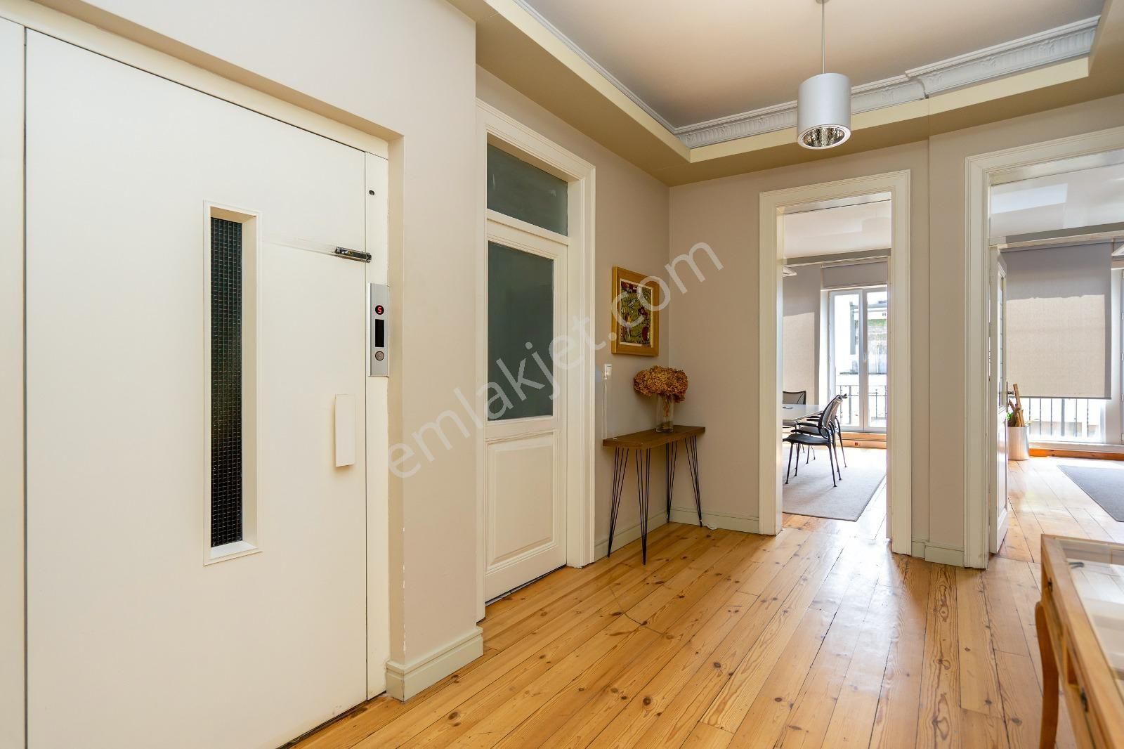 Beyoğlu Odakule'de, İstiklal Caddesine Kiralık İş Yeri - Görsel 19