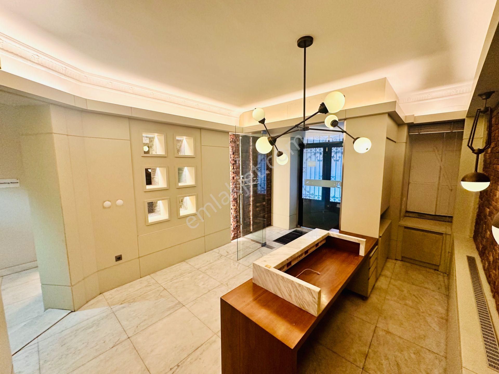 Beyoğlu Odakule'de, İstiklal Caddesine Kiralık İş Yeri - Görsel 4