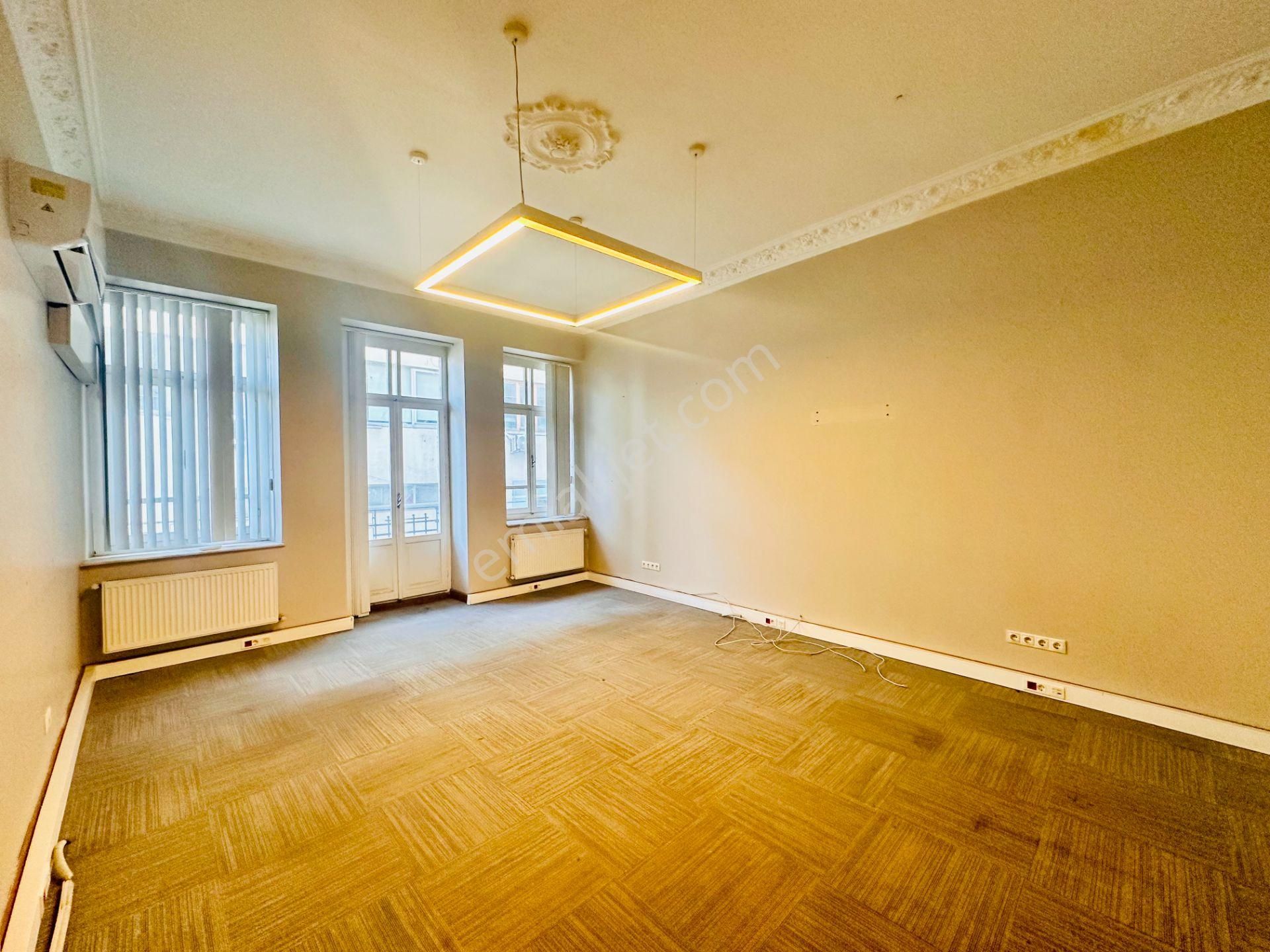 Beyoğlu Odakule'de, İstiklal Caddesine Kiralık İş Yeri - Görsel 12