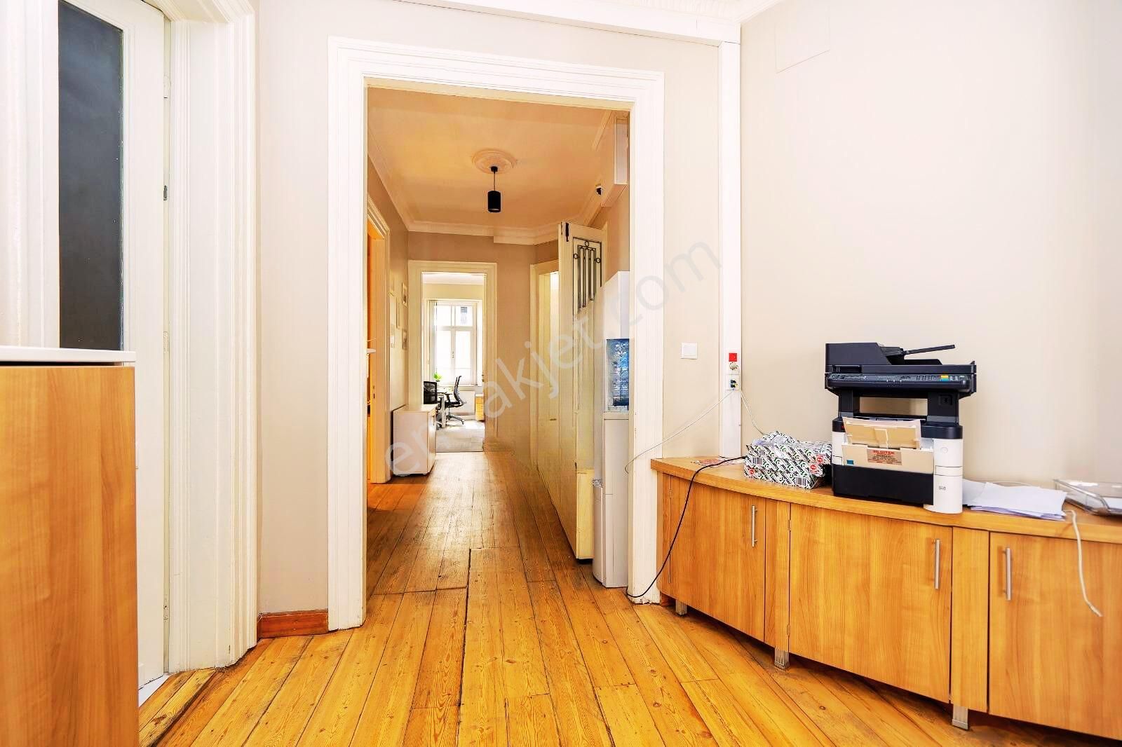 Beyoğlu Odakule'de, İstiklal Caddesine Kiralık İş Yeri - Görsel 18