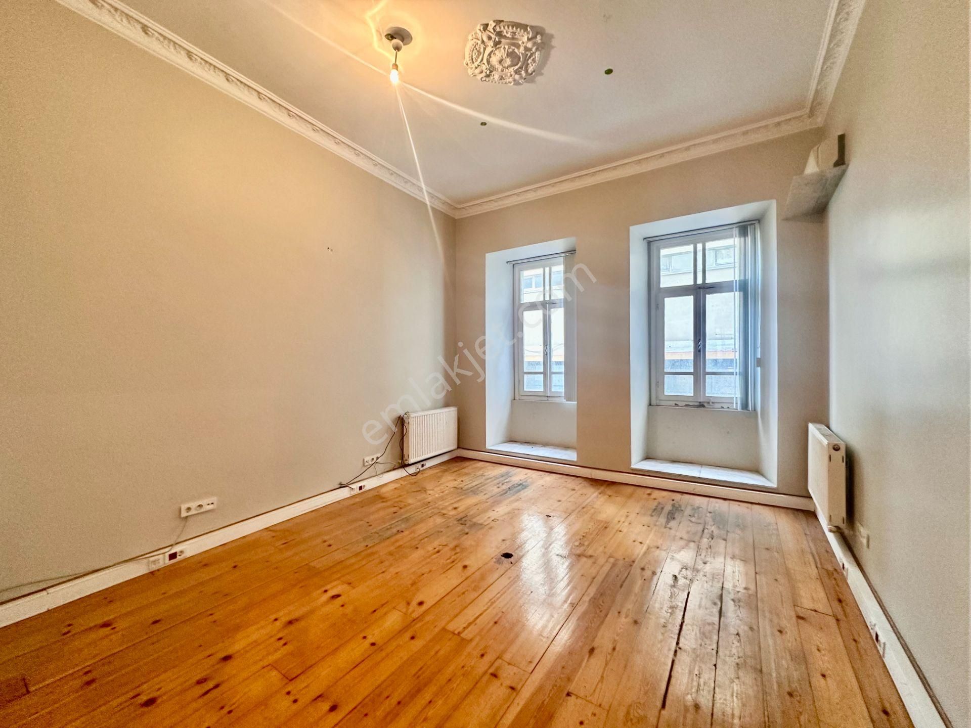 Beyoğlu Odakule'de, İstiklal Caddesine Kiralık İş Yeri - Görsel 10