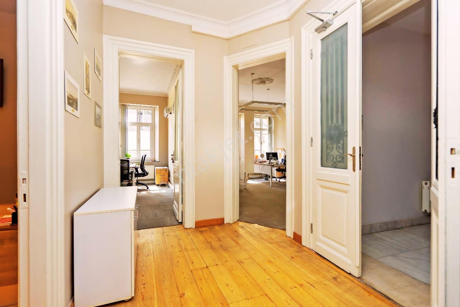 Beyoğlu Odakule'de, İstiklal Caddesine Kiralık İş Yeri - Görsel 17