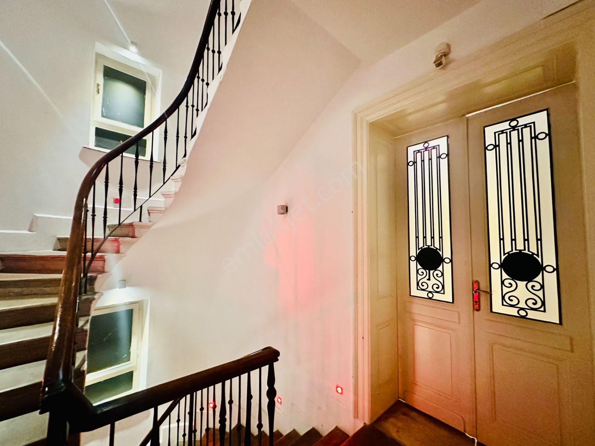 Beyoğlu Odakule'de, İstiklal Caddesine Kiralık İş Yeri - Görsel 6