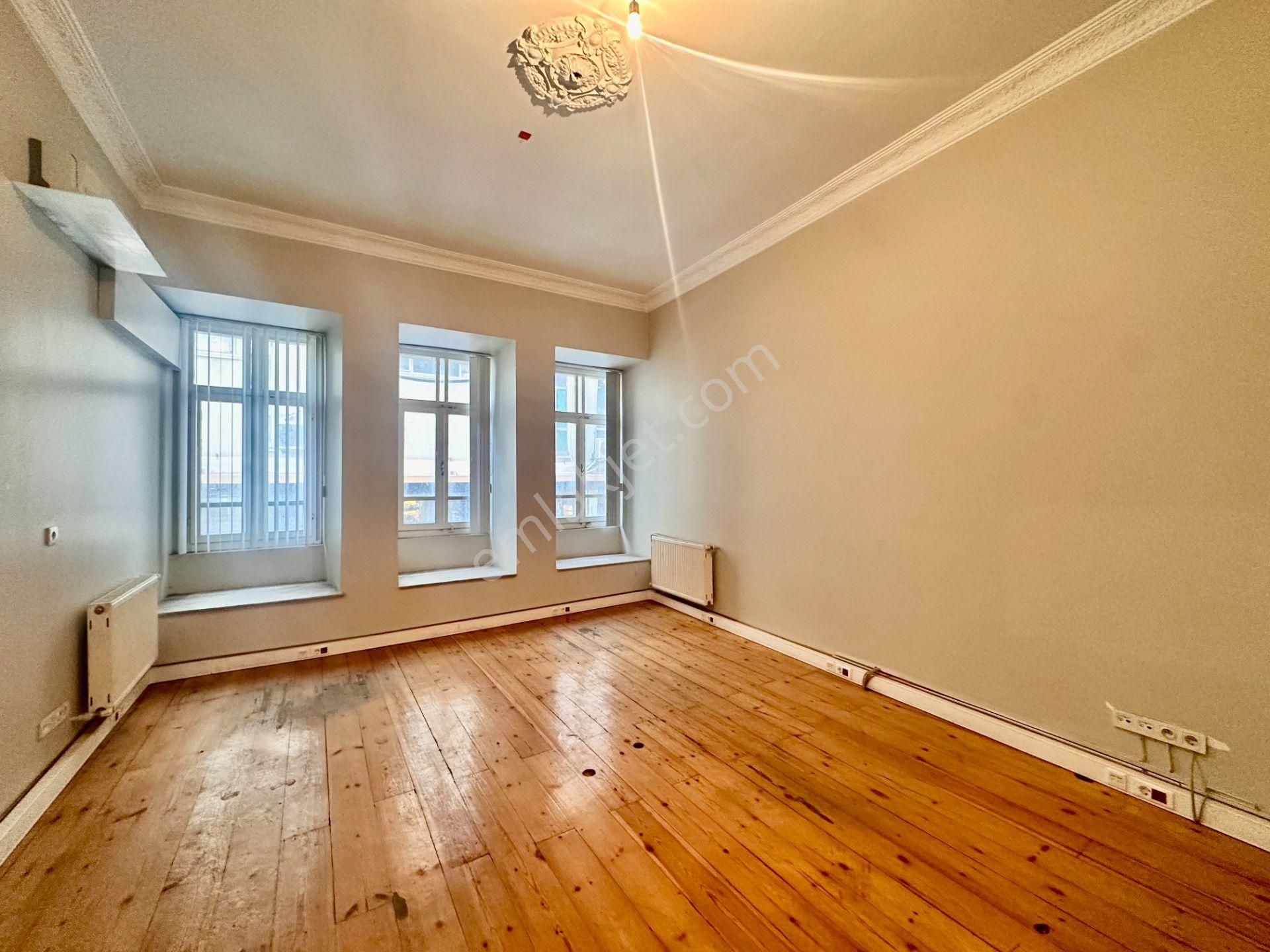 Beyoğlu Odakule'de, İstiklal Caddesine Kiralık İş Yeri - Görsel 9