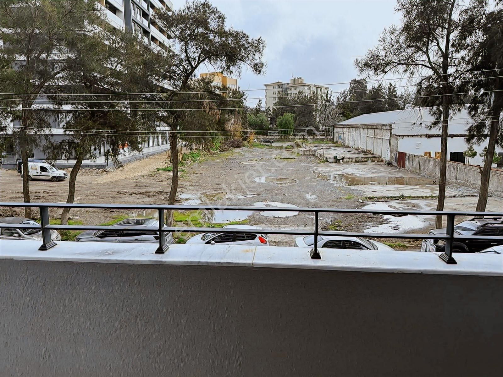 Bornova Kazımdirik Kılıçoğlu İnşaat Teraslı 1+1 Kiralık Daire - Görsel 4