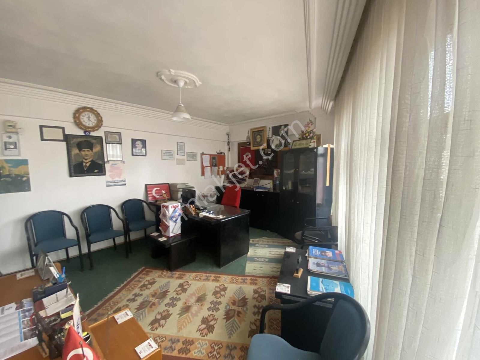 Tekkeköy Çarşı İçinde Merkezi Lokasyonda Satılık Ofis & Dükkan