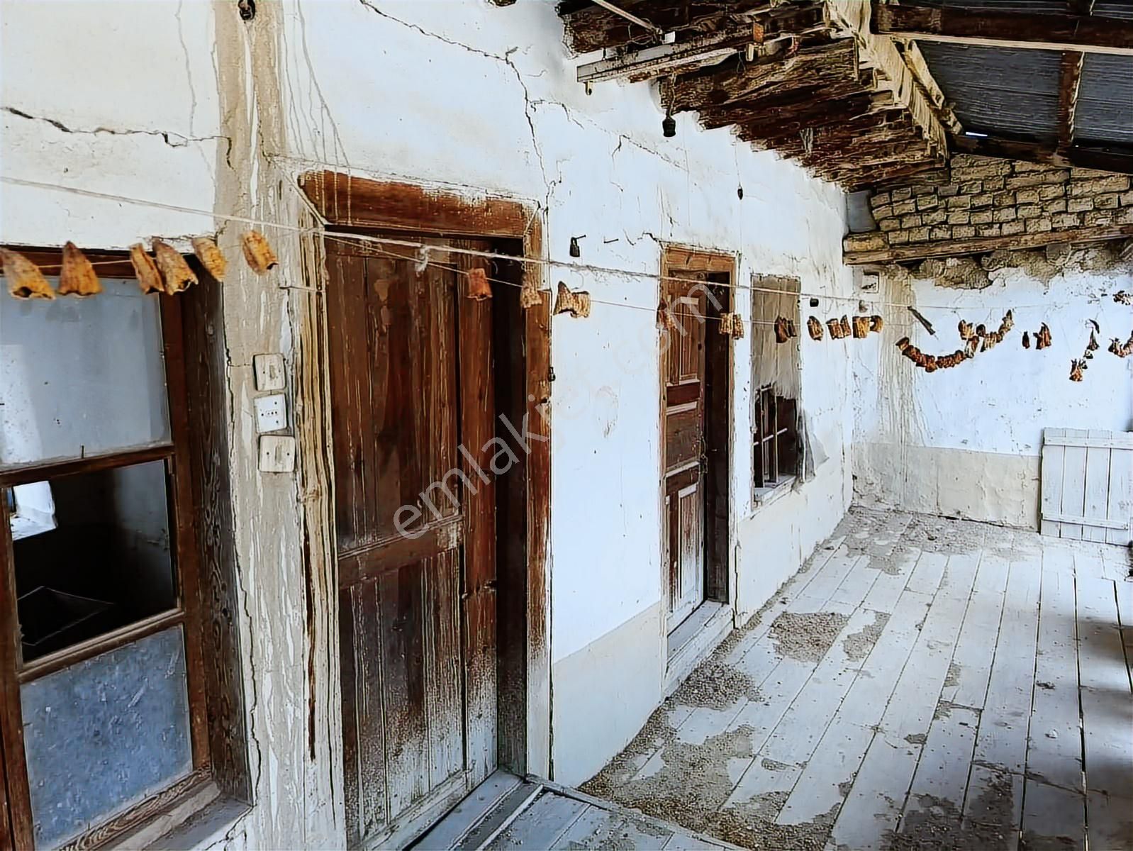 Kemer Kayı Köyünde 913m2 Arsa İçinde İki Katlı Müstakil Ve Ahır - Görsel 3