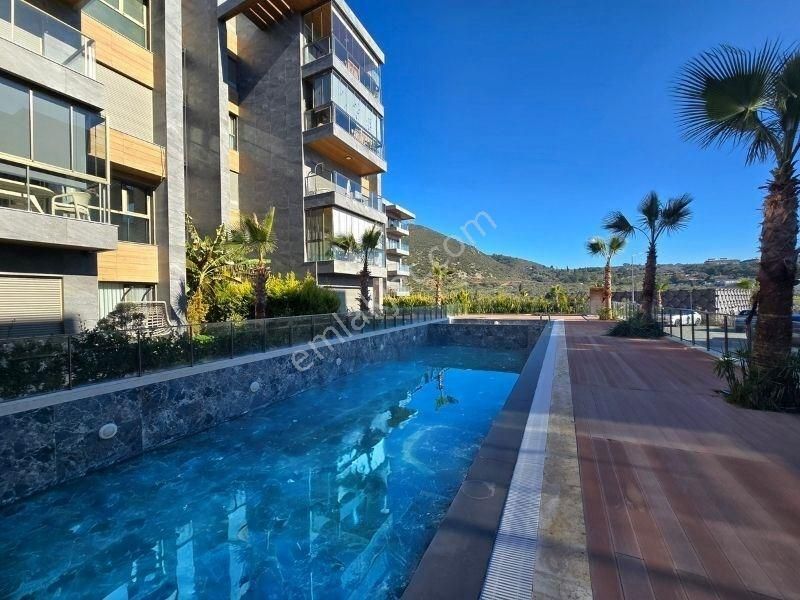 Kuşadası Ege Mahallesi’nde Satılık Ultra Lüks Site İçi 2+1 Daire