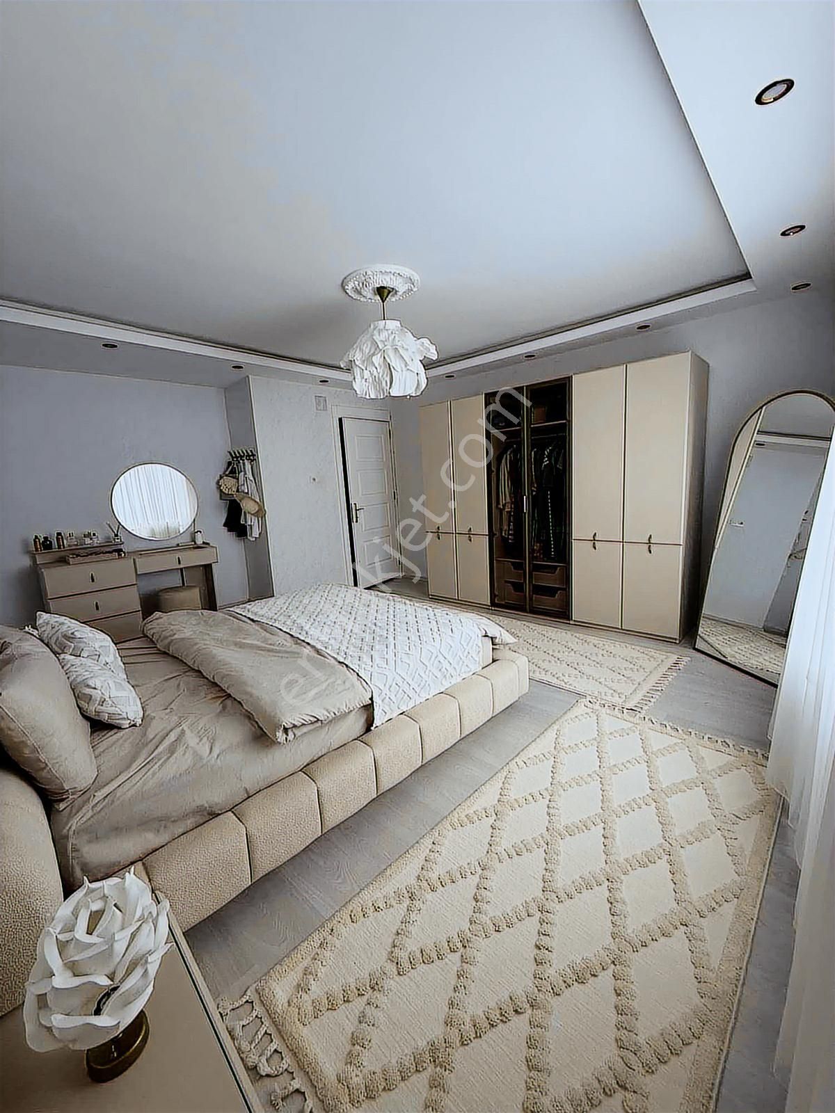 75.yıl Mahallesinde Ara Kat Bakımlı Ultra Geniş 3+1 Kattan Bölme - Görsel 12