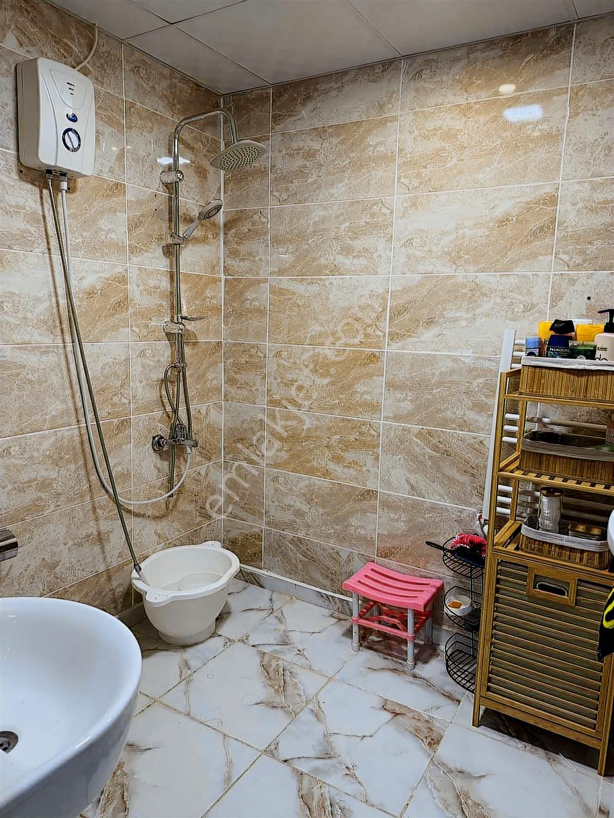 75.yıl Mahallesinde Ara Kat Bakımlı Ultra Geniş 3+1 Kattan Bölme - Görsel 8