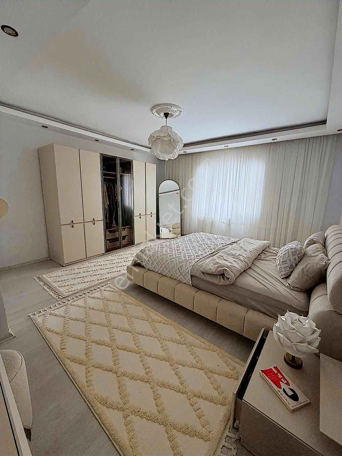 75.yıl Mahallesinde Ara Kat Bakımlı Ultra Geniş 3+1 Kattan Bölme - Görsel 5