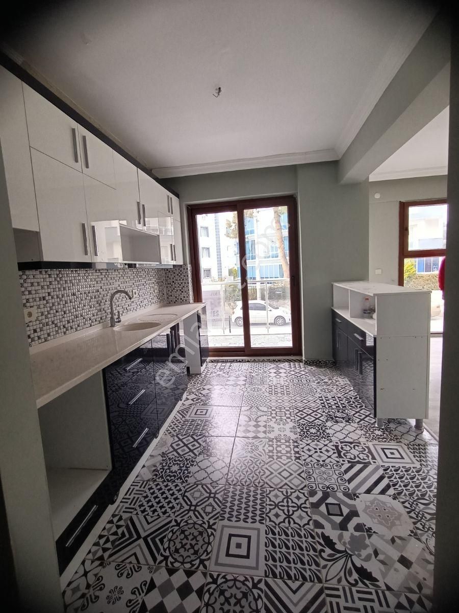 Kuşadası Acil Satılık Fırsat Merkezde Daire