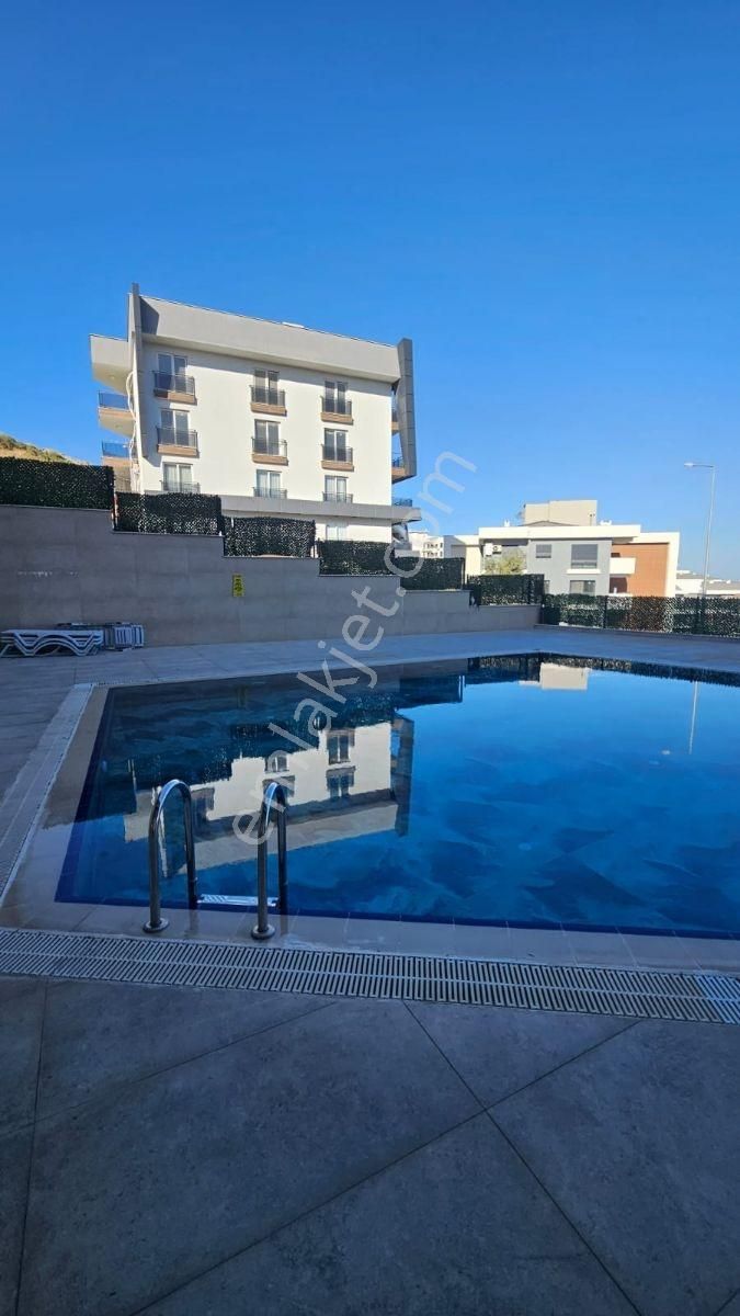 Kuşadası Değirmendere Havuzlu 2+1 Eşyalı Kiralık Daire