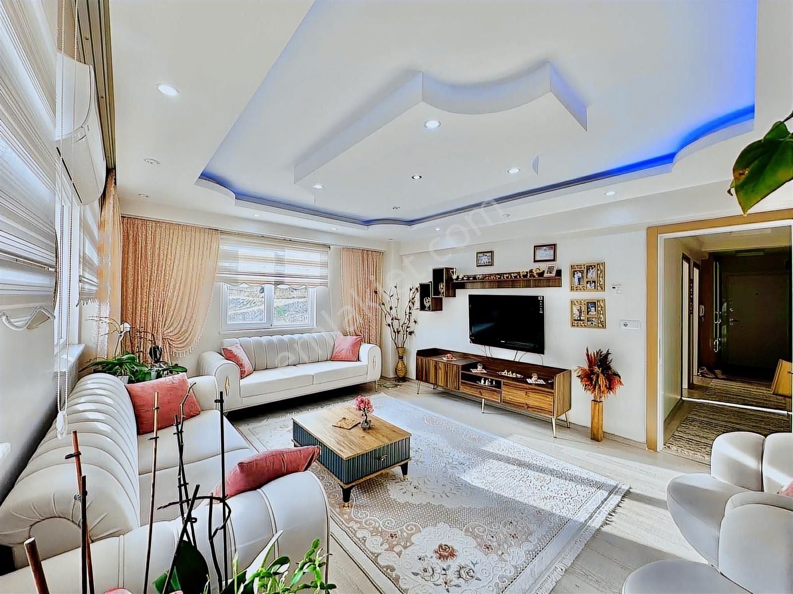 Çakmak'ta Ebeveyn Banyolu 3+1 140 M2 Daire