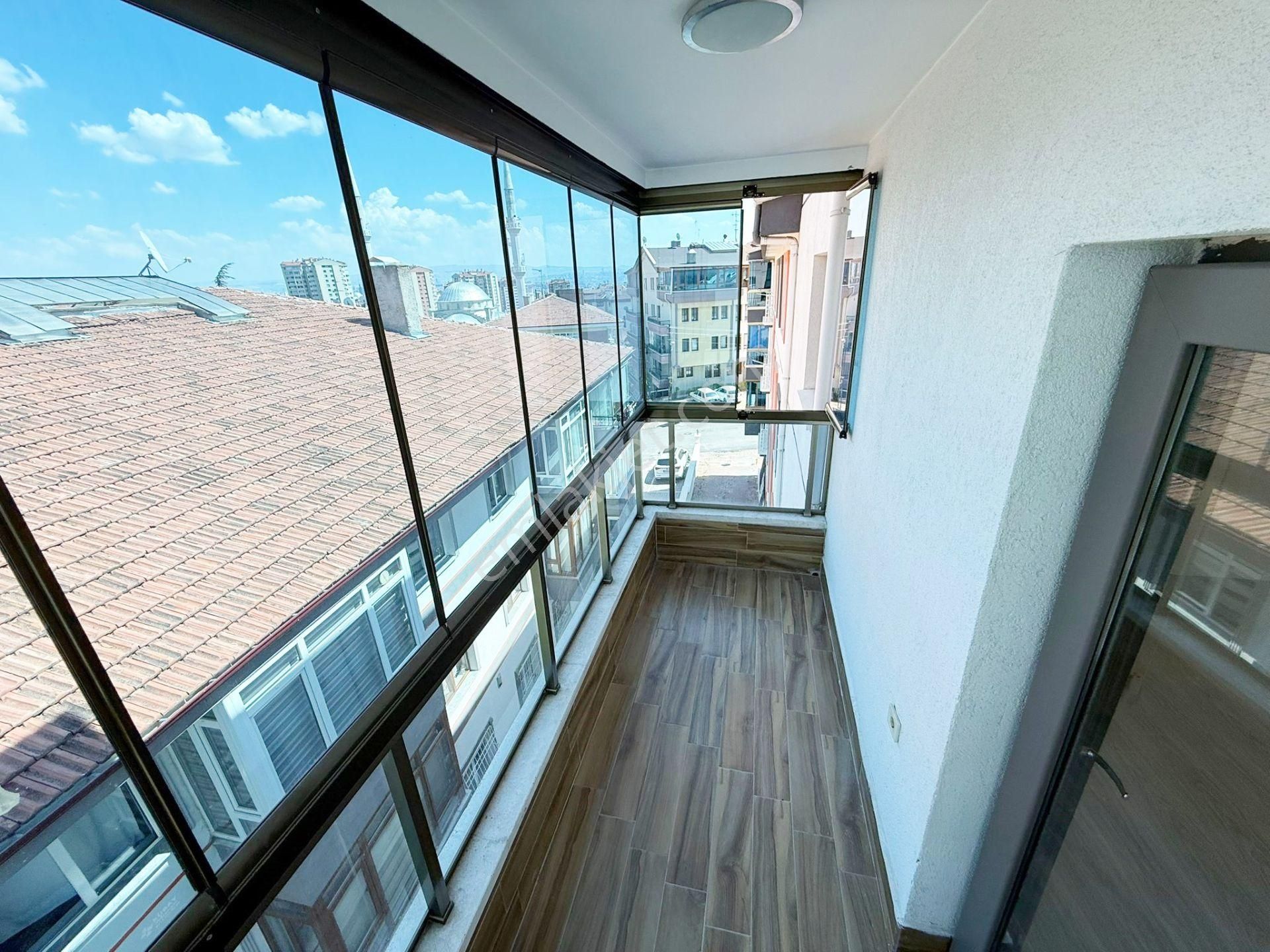 Etlik'te Üst Segment 4+1 Modern Tasarımlı Daire - Görsel 15