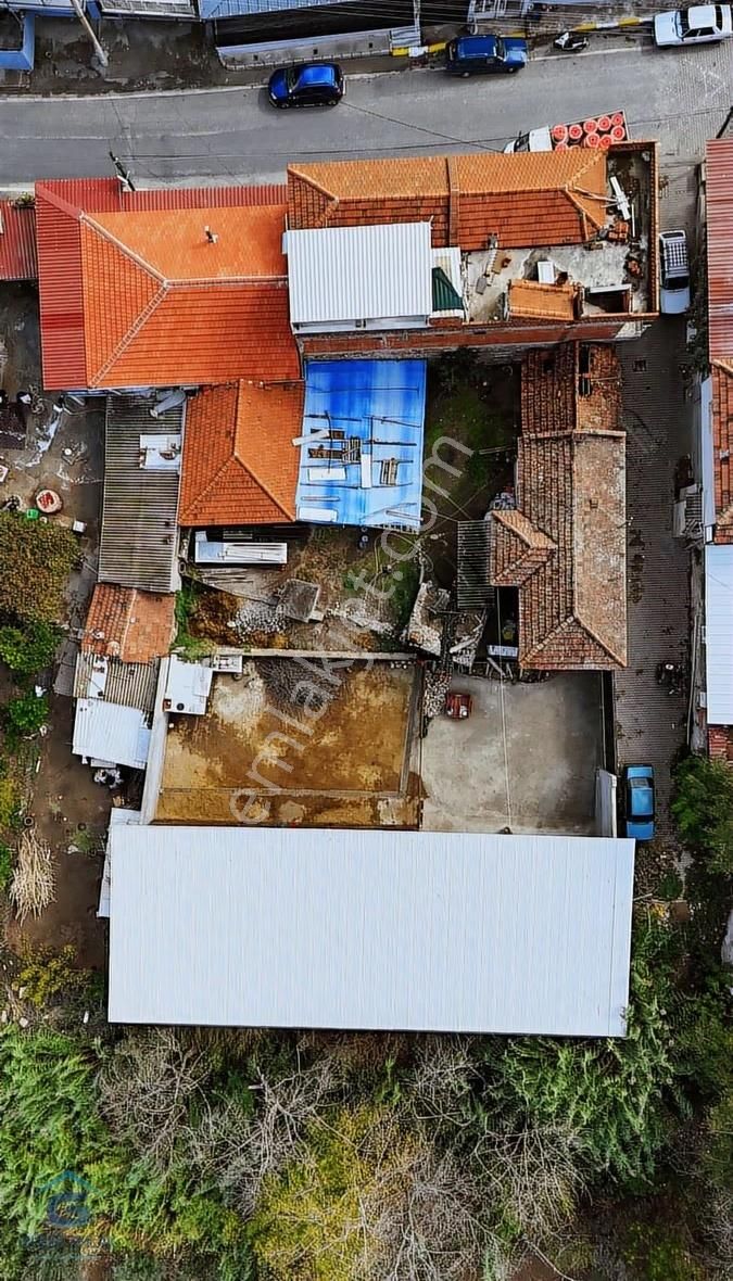 Salihli Sart Mahallesinde 900 M2 2 Tapulu Köy Evi Ve Hayvan Damı