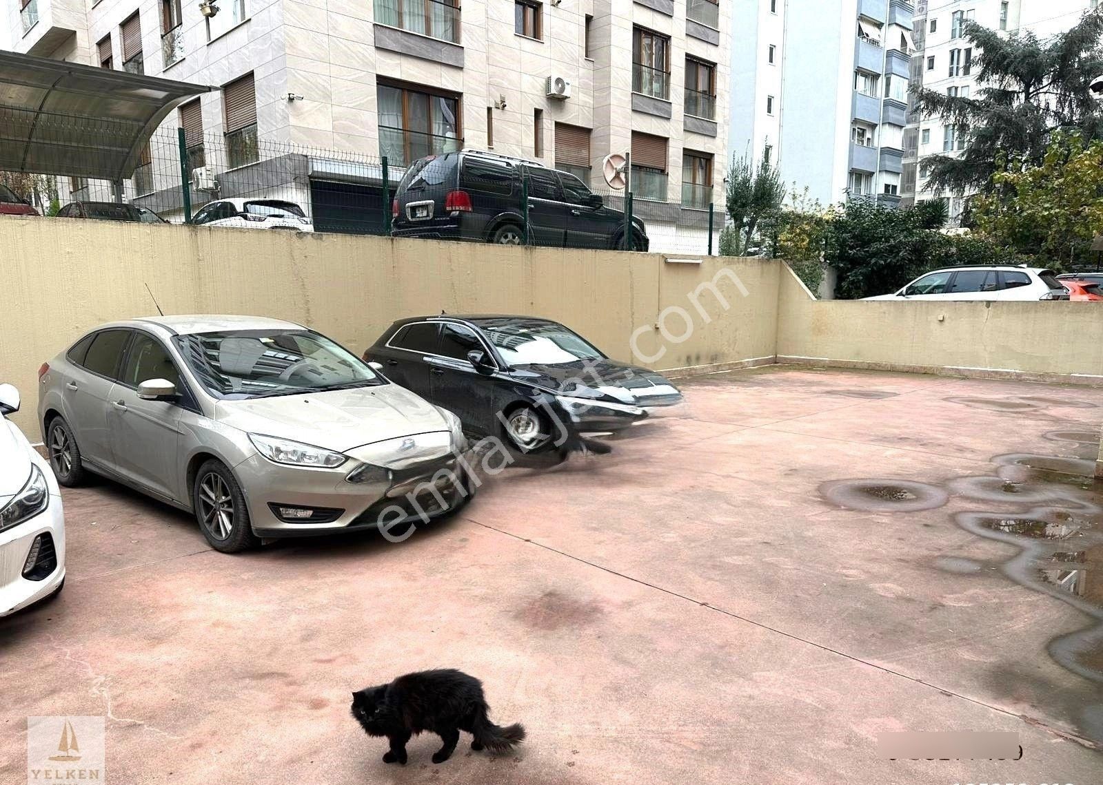 Suadiye'de Zara'ya Yakın 2+1 Balkonlu Genç Bina - Görsel 2