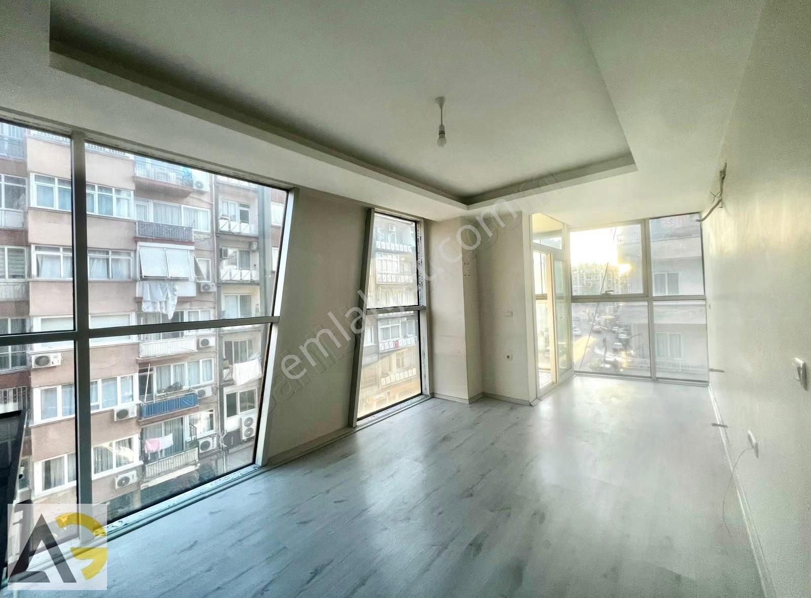 Auradan Akdeniz Silifke Caddesinde Kiralık 1+1 Eşyasız Daire