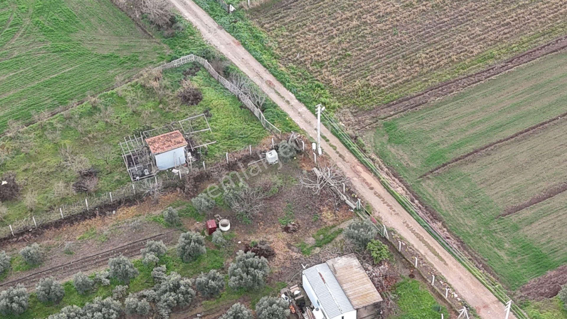 İzmir Menderes Oğlananası-türkmen Arasında İnşaat Yap İmar Yakını Tarla - Görsel 19