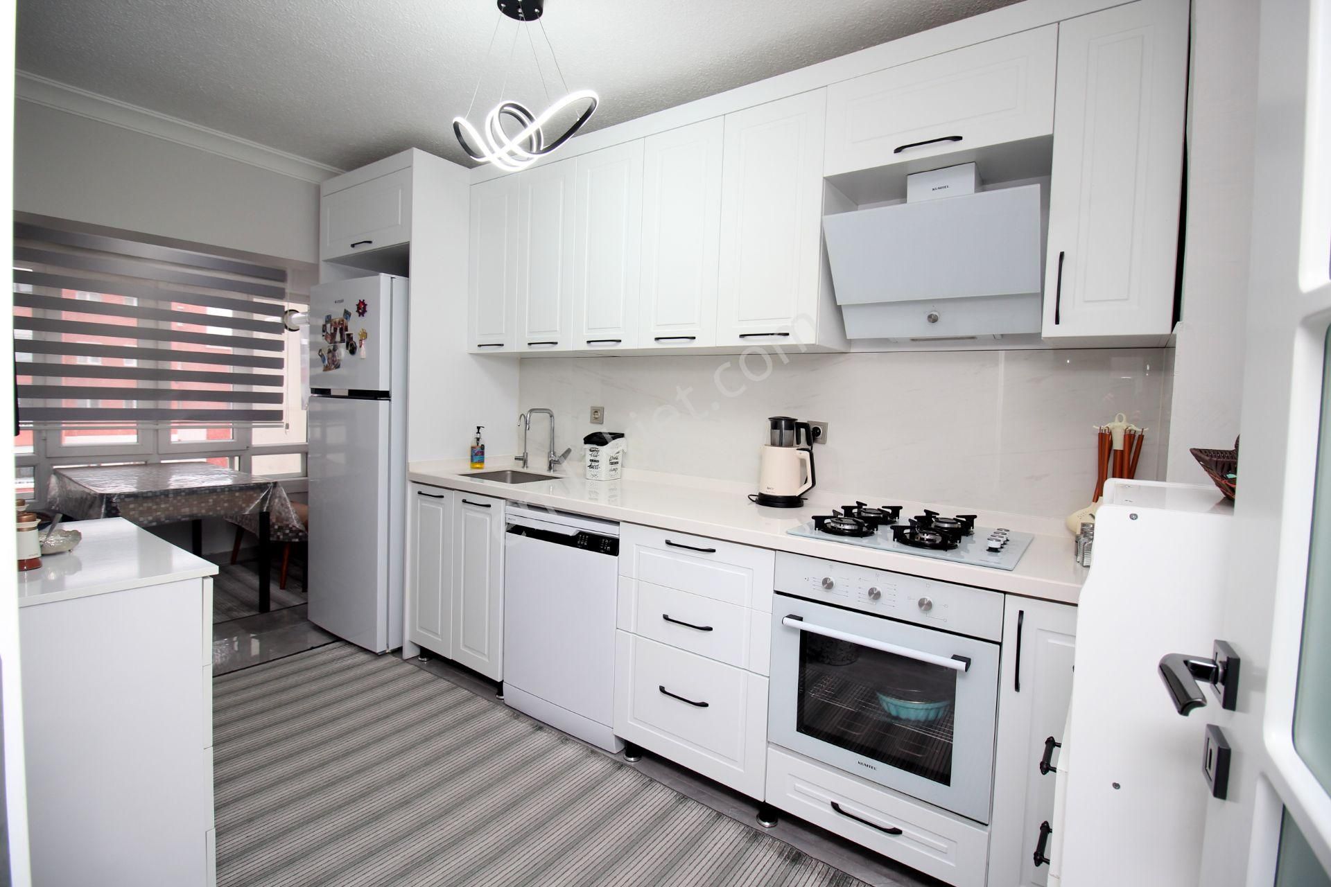 Emre Emlak'tan Oğuzlar'da Site İçi Yapılı Asansörlü Arakat Satılık 3+1 Daire - Görsel 3