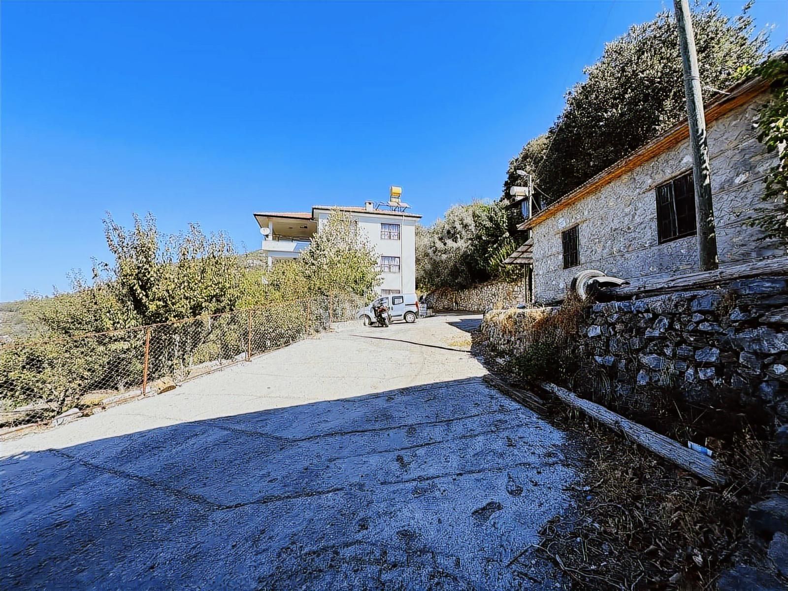 Emlakparktan Mahmutseydıde Manzaralı 425m2 Tarla Ve Ikı Kat Ev - Görsel 2