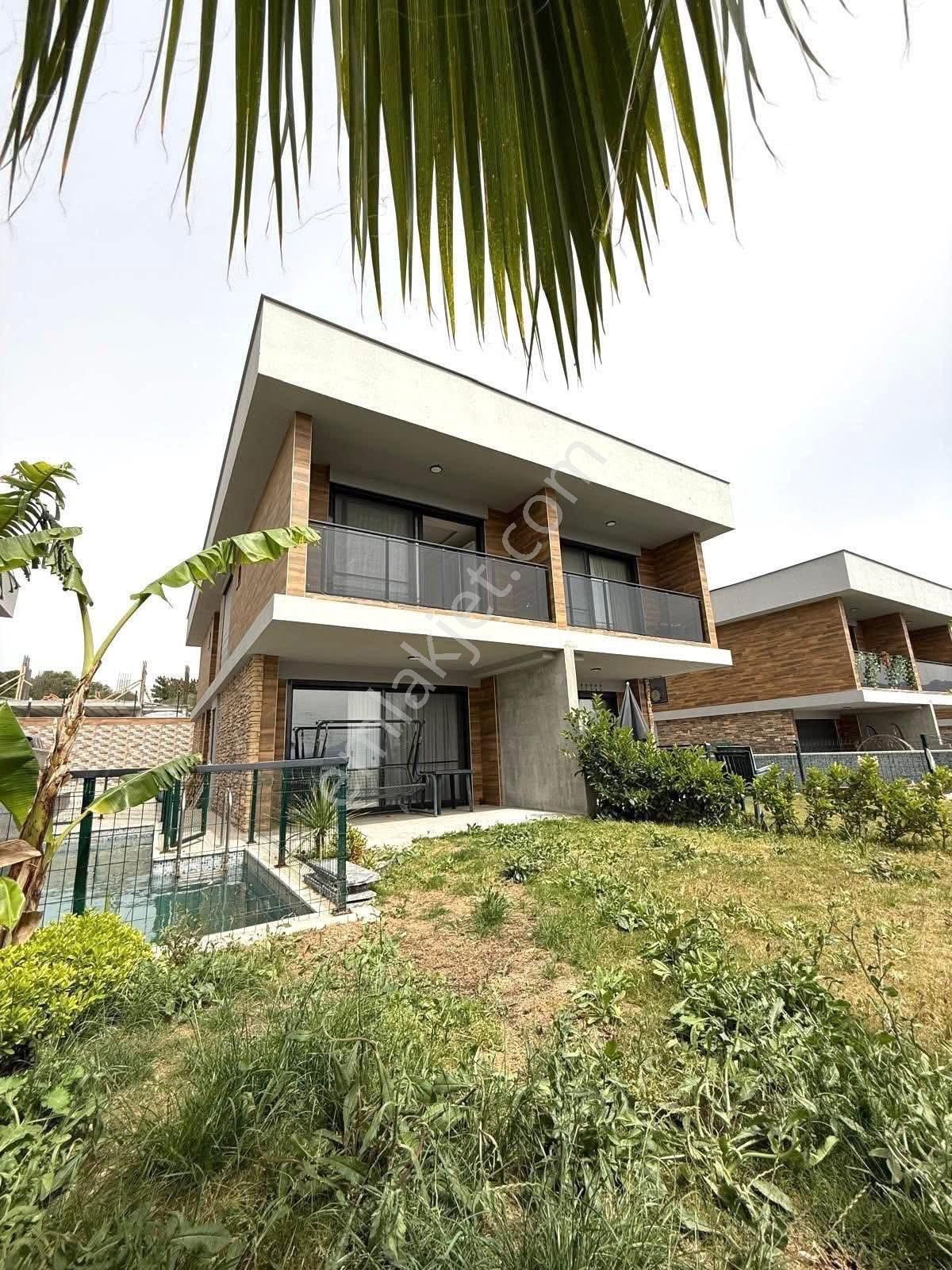 Özel Havuzlu Deniz Manzaralı 4+1 Yazlık