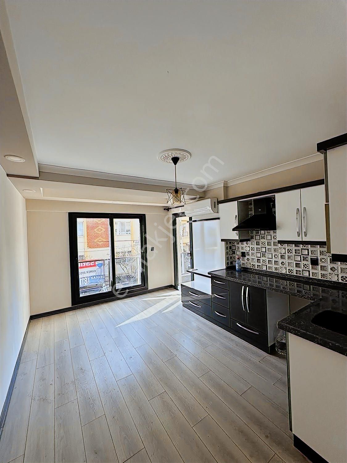 Didim Yeni Mahalle'de Merkezi Konumda Ara Kat Ön Cephe 2+1 Daire - Görsel 11