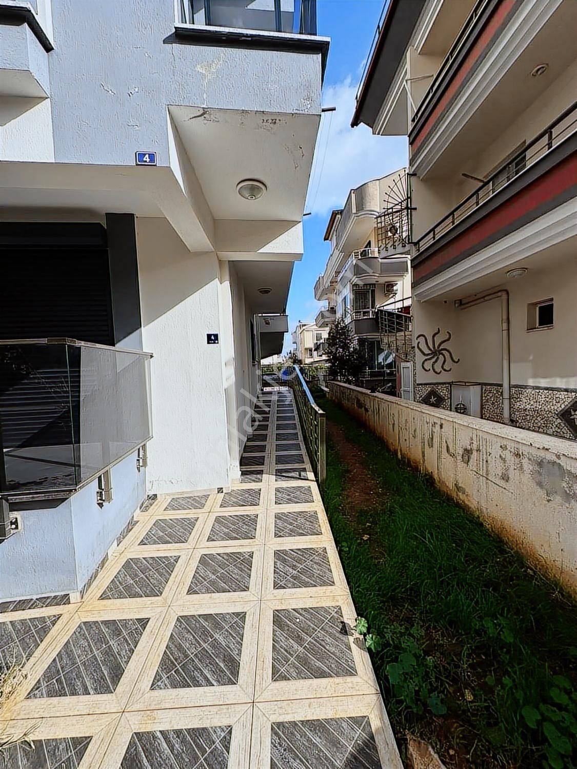 Didim Yeni Mahalle'de Merkezi Konumda Ara Kat Ön Cephe 2+1 Daire - Görsel 13